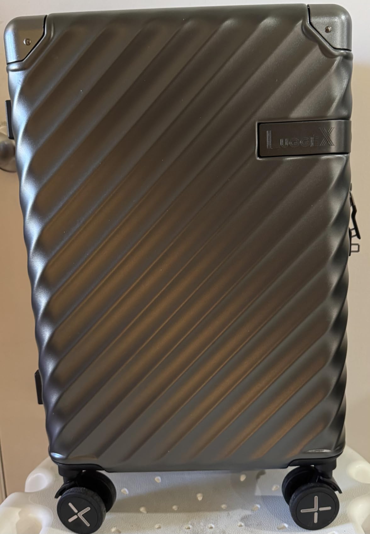 LUGGEX Expandable Large Checked Suitcase, Charcoal Metallic, 28