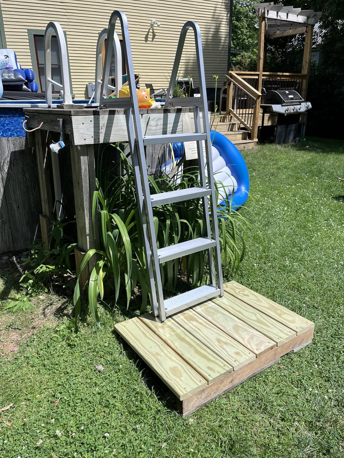VEVOR Removable Dock Ladder 3 Steps 350 lbs Capacity Pontoon Boat Ladder | for Ship/Lake Swimming/Pool/Marine Boarding, Thickened Aluminum Alloy, 4 in Wide Step, Non-Slip Pedal, Quick Release Design customer photo 1