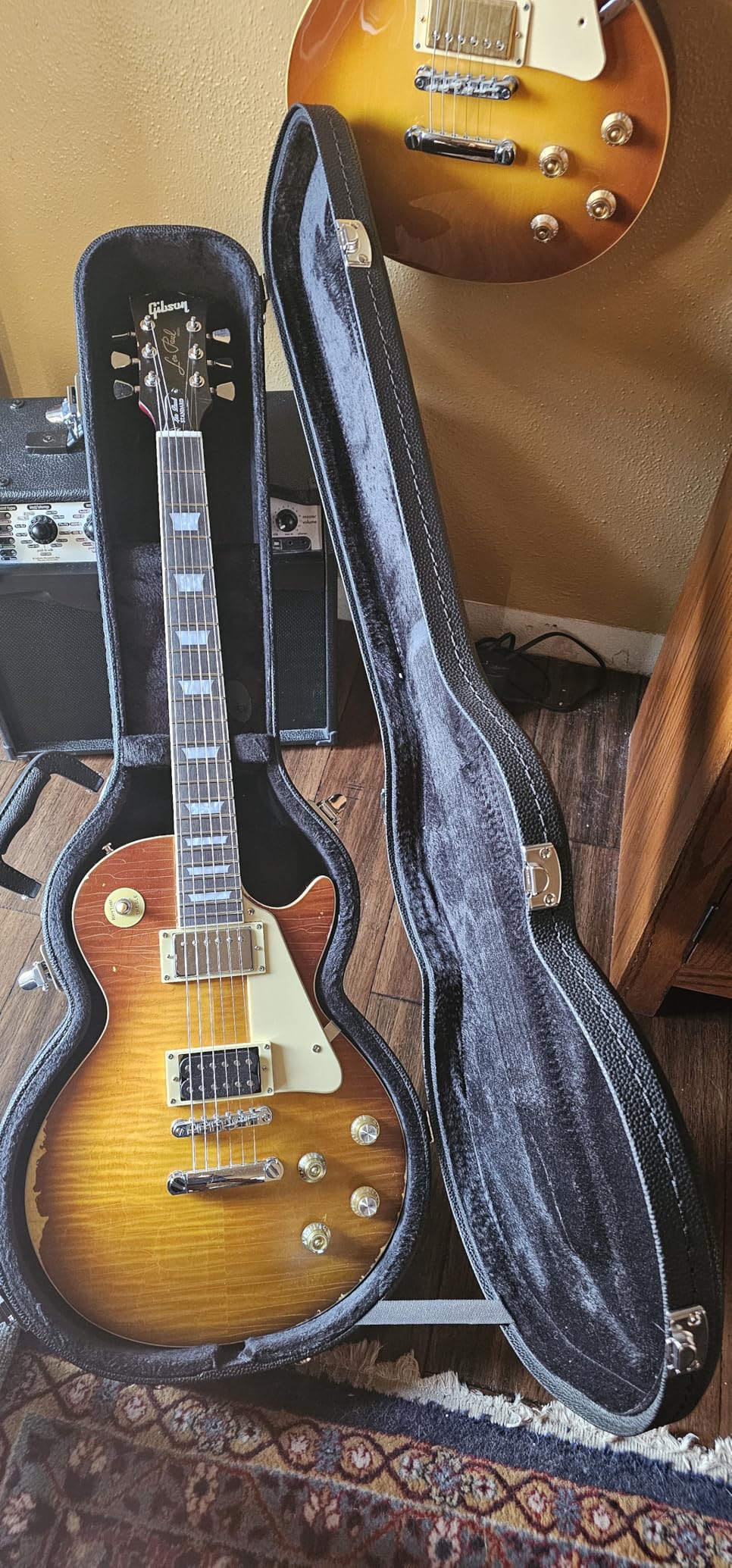 ZeHuoGe Electric Guitar Case For Les Paul Electric Guitar Hard-Shell Case With Lock PU Wood Molded Handle US Delivery (For LP Guitar) customer photo 1