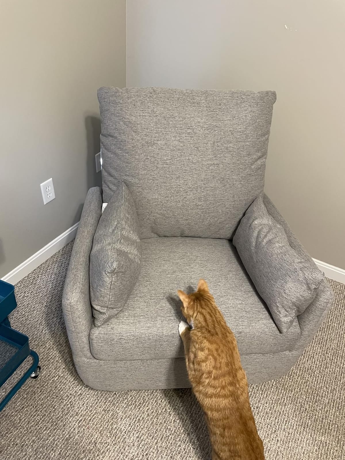 Davinci Juno Swivel Glider, GREENGUARD Gold Certified, Vanilla | FSC & CertiPUR-US Certified Glider w/ 360 Swivel & Metal Base - Spacious Seating for Extra Comfort - Fully Assembled customer photo 1