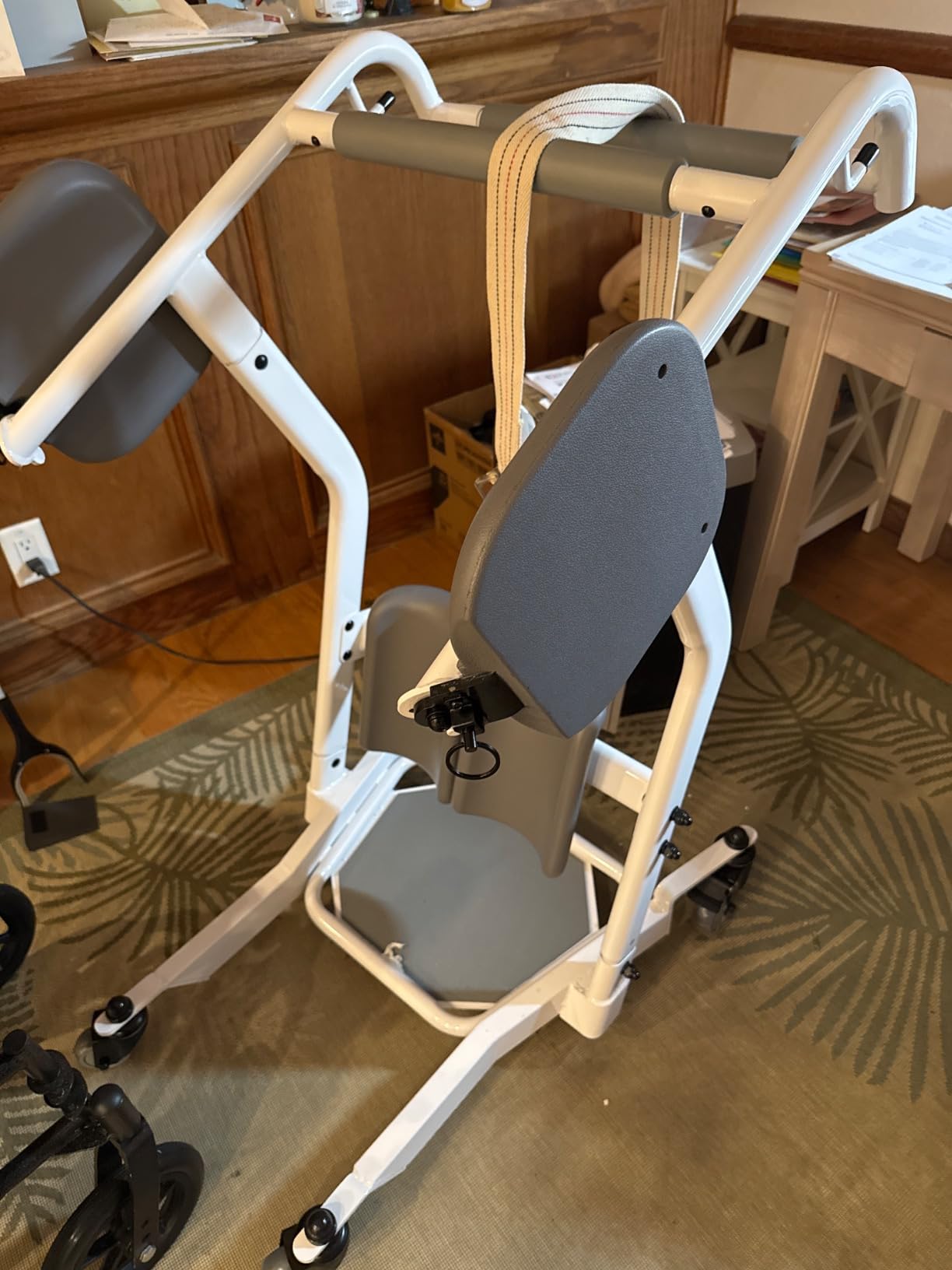 ELENKER Stand Assist Lift - Sit to Stand Lift Patient Transport Unit for Elderly - Patient Lift for Home Care Use- 400 Pound Weight Capacity. Widest Size is 25 inches customer photo 1