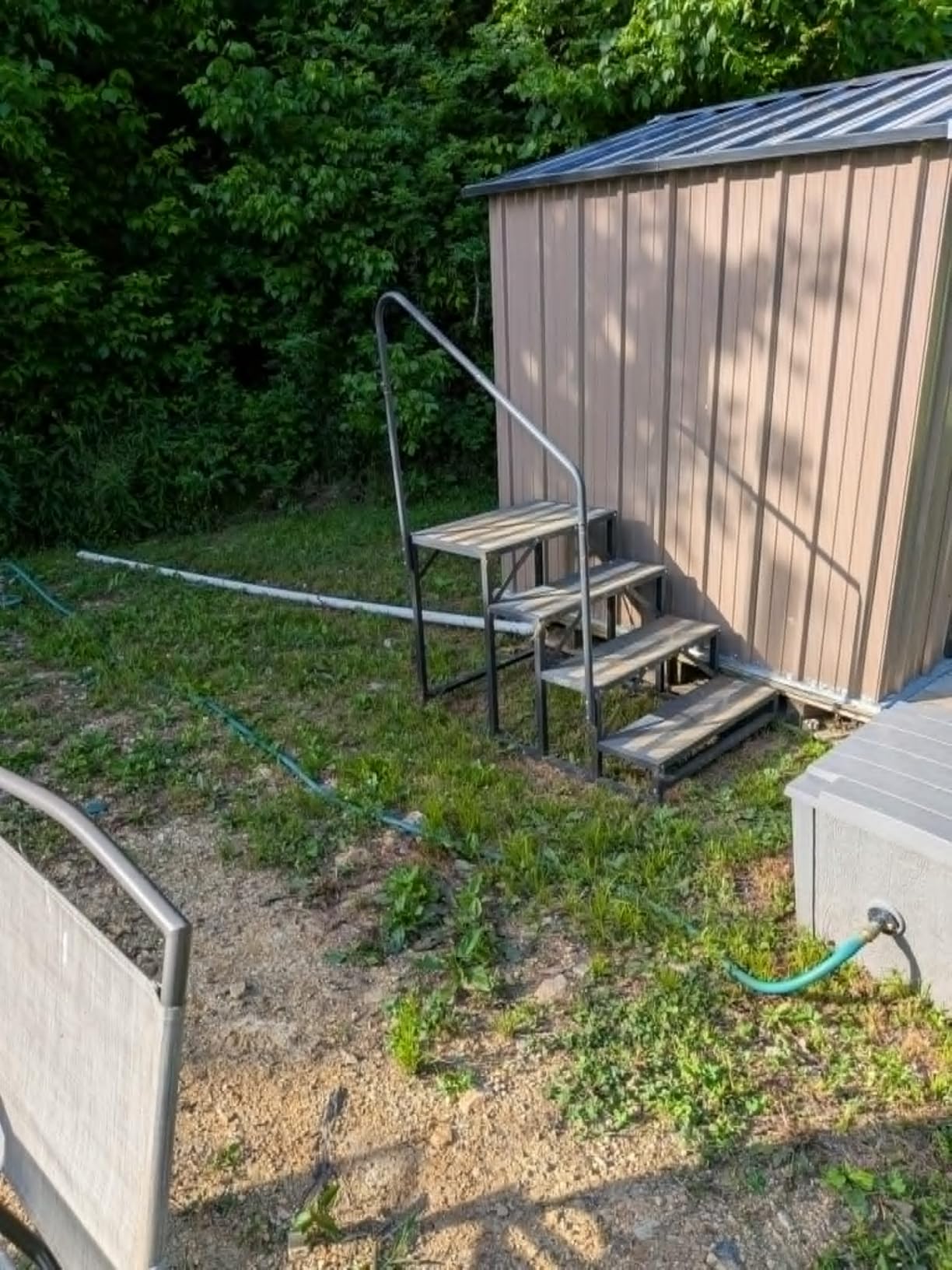 TOCRETOARE RV Steps with Handrail, 4 Steps Ladder Hot Tub Steps with Handrail, Portable Stairs Steps for 5th Wheel RV, Mobile Home Stairs Outdoor RV Step customer photo 1