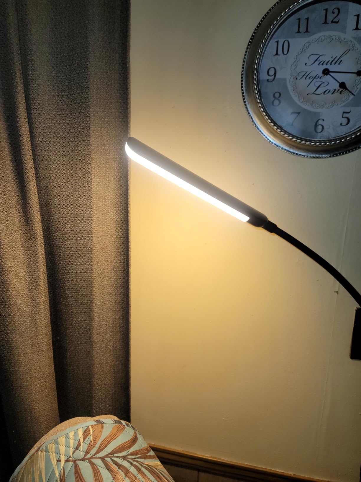 Aisutha LED Floor Lamp, 18W Super Bright Floor Lamp for Living Room, Adjustable Stepless Colors & Brightness Standing Lamp, Eye Caring Reading Light with Remote for Bedroom Office customer photo 2