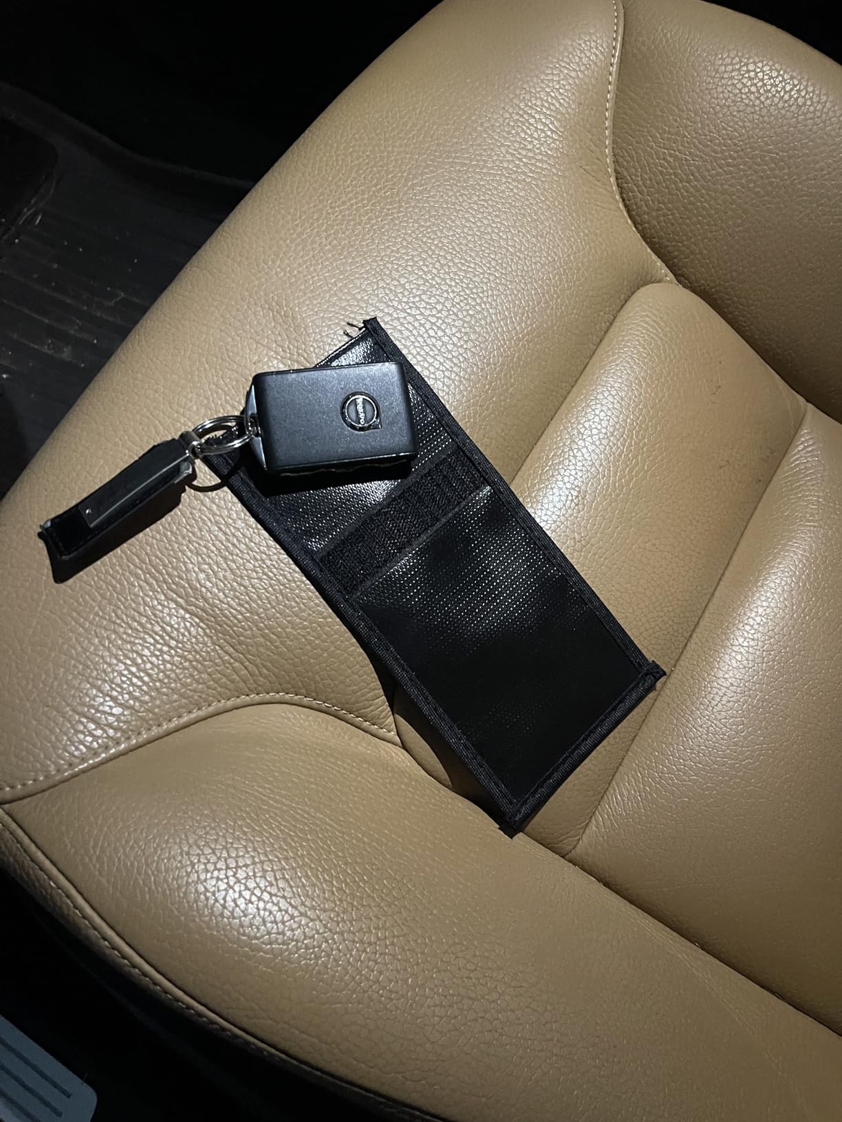 yaokvide Large Faraday Bags - 5 Pack Faraday Cages for Laptops & Tablets & Phones & Car Keys, Faraday Key Fob Protector, Fireproof & Waterproof Anti-Theft Signal Blocking Pouch customer photo 1