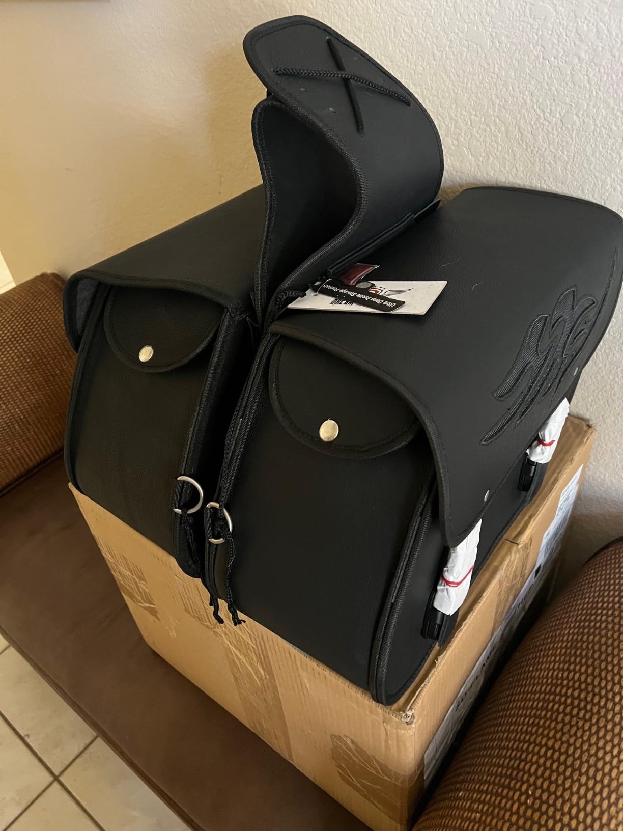 Dream Apparel Naked Cowhide Leather Motorcycle Saddle Bags Throw Over Saddlebags, Motorcycle Side Bags for Honda Shadow Sportster Softail Dyna V-star (Black, No Studs) customer photo 1