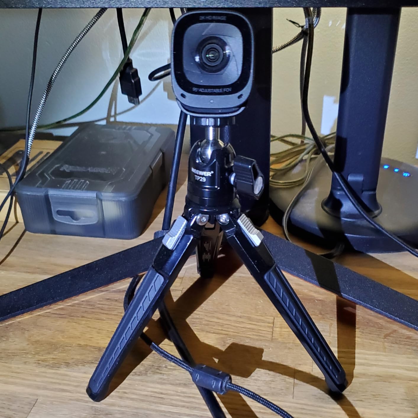 NEEWER Mini Metal Table Tripod with 360° Ball Head, TP29 | Support Vertical Recording and Handle, Portable Travel Tripod. 1/4