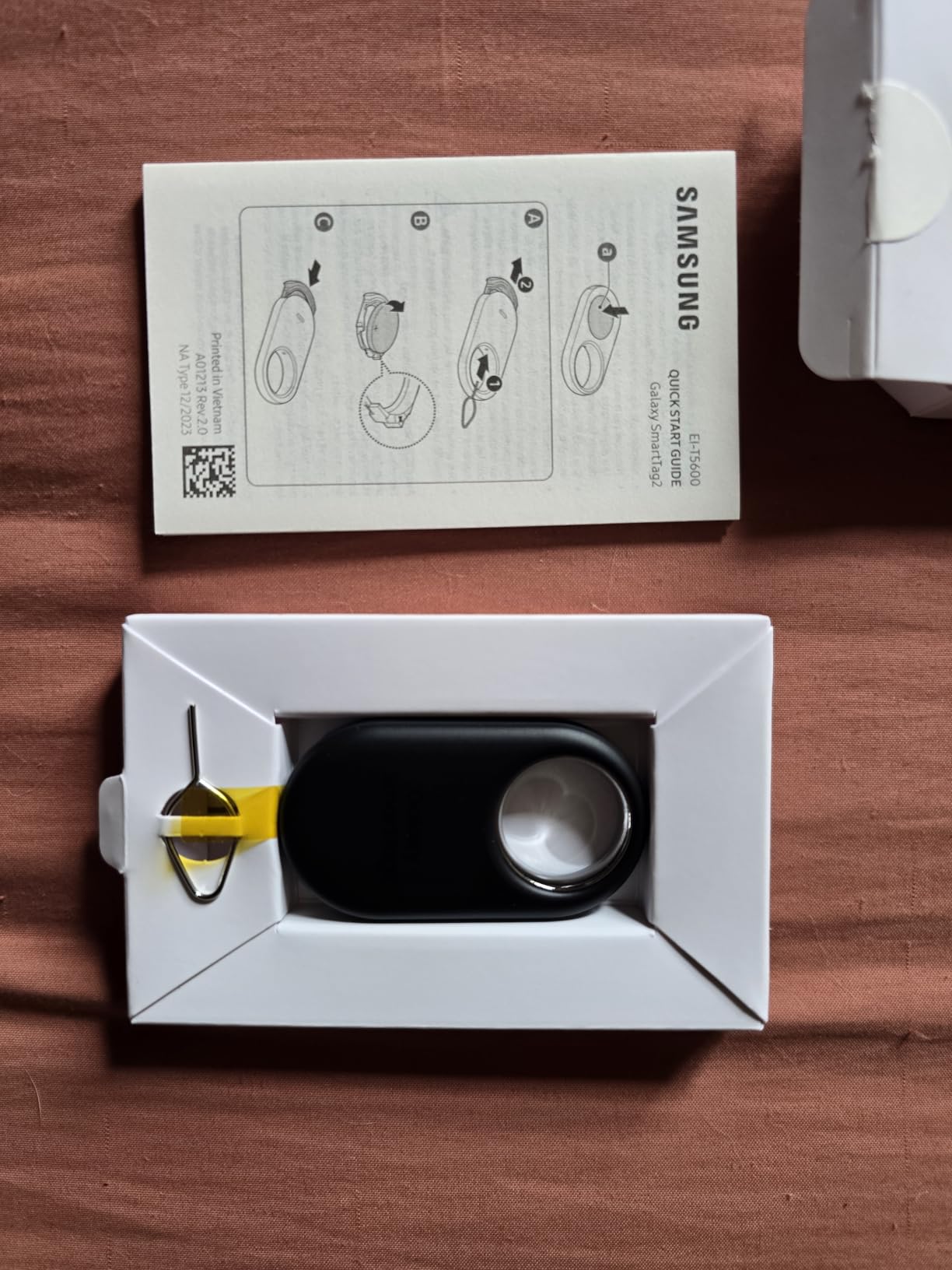 Samsung Galaxy SmartTag2, Bluetooth Tracker, Smart Tag Tracking Device, Item Finder for Keys, Wallet, Luggage, Pets, Use w/ Phones and Tablets Android 11 or Later, 2023, 1 Pack, White customer photo 2