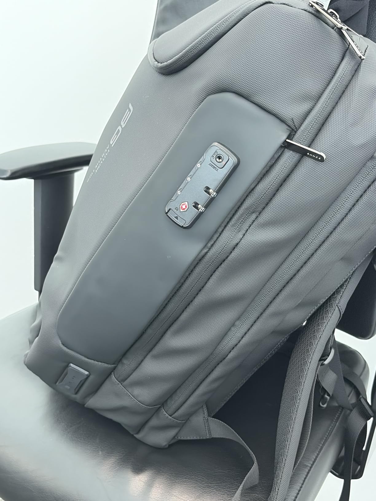 BANGE Men's Anti-Theft Backpack, Waterproof Fashion Travel Backpacks, High Tech Backpack with USB3.0 Charging Port, Business Laptop Backpack Fits 17.3 Inch Notebook customer photo 1