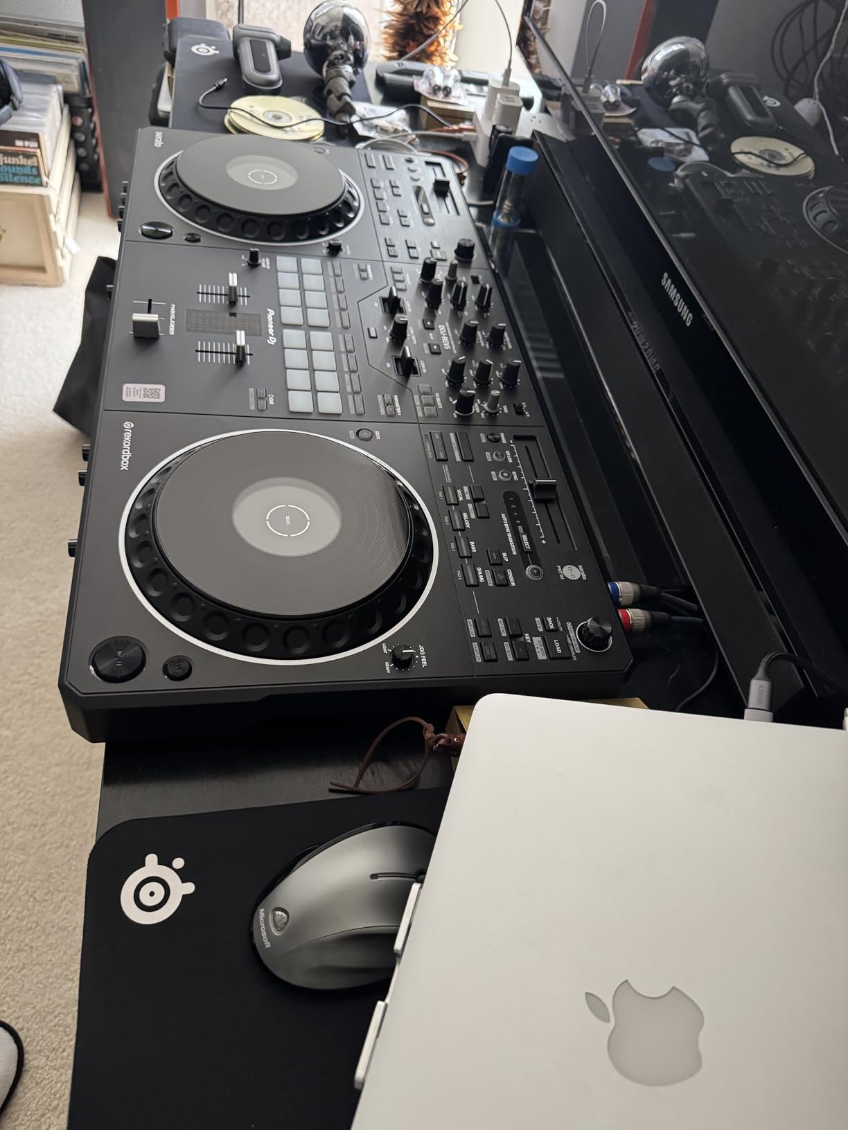 Pioneer DJ DDJ-REV5 2-Channel Scratch DJ Controller, On-Jog Display customer photo 1