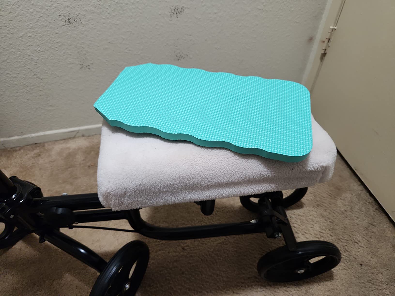 BodyMed Knee Walker, Steerable for Foot Injuries - Adjustable Scooter with Dual Brakes, Detachable Fabric Basket & Cushioned Pad - Better Alternative to Crutches for Leg Recovery customer photo 2