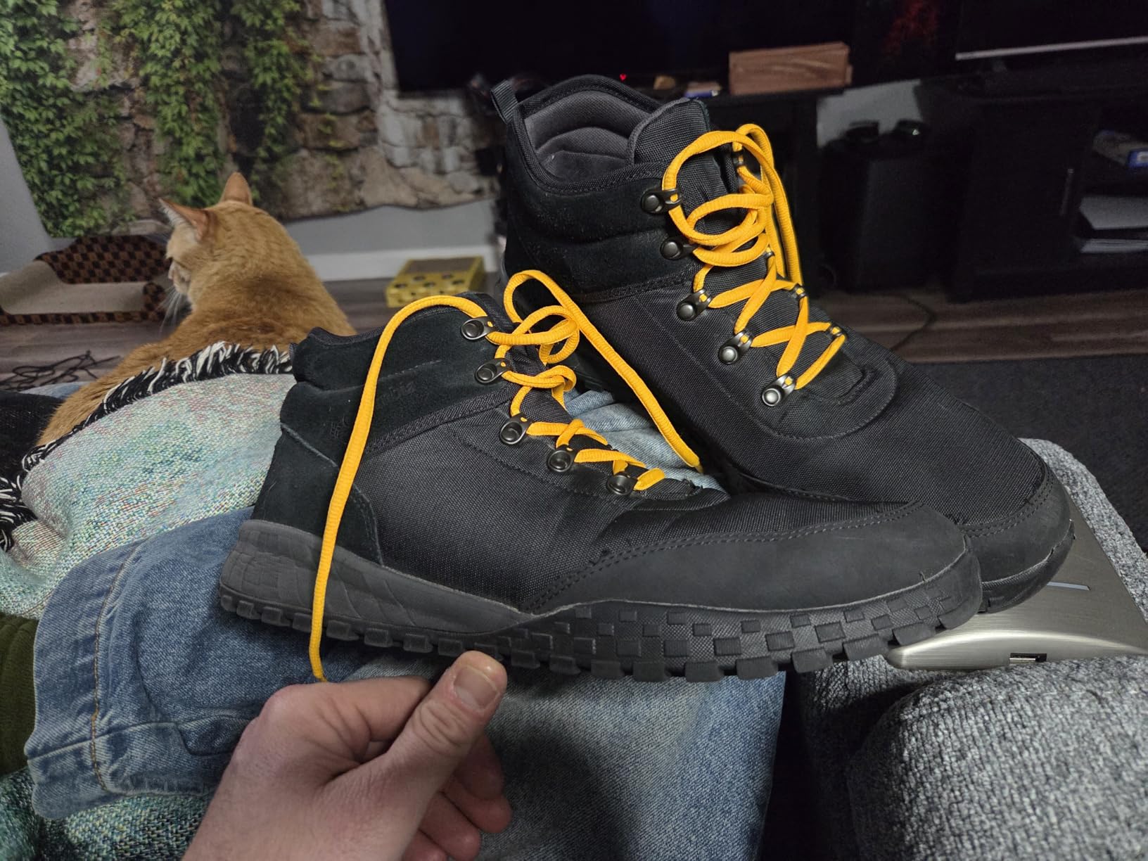 Columbia Men's Fairbanks Mid Hiking Boots customer photo 2