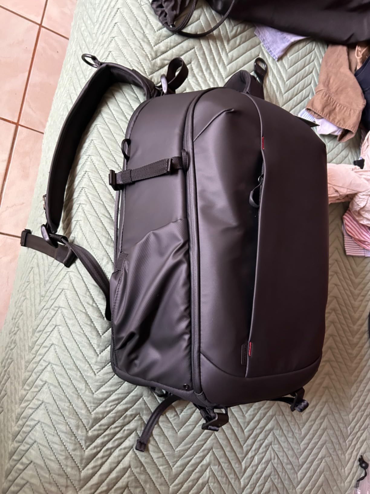ULANZI 22L Camera Backpack Professional Bag, Water-Resistant Camera Case customer photo 2