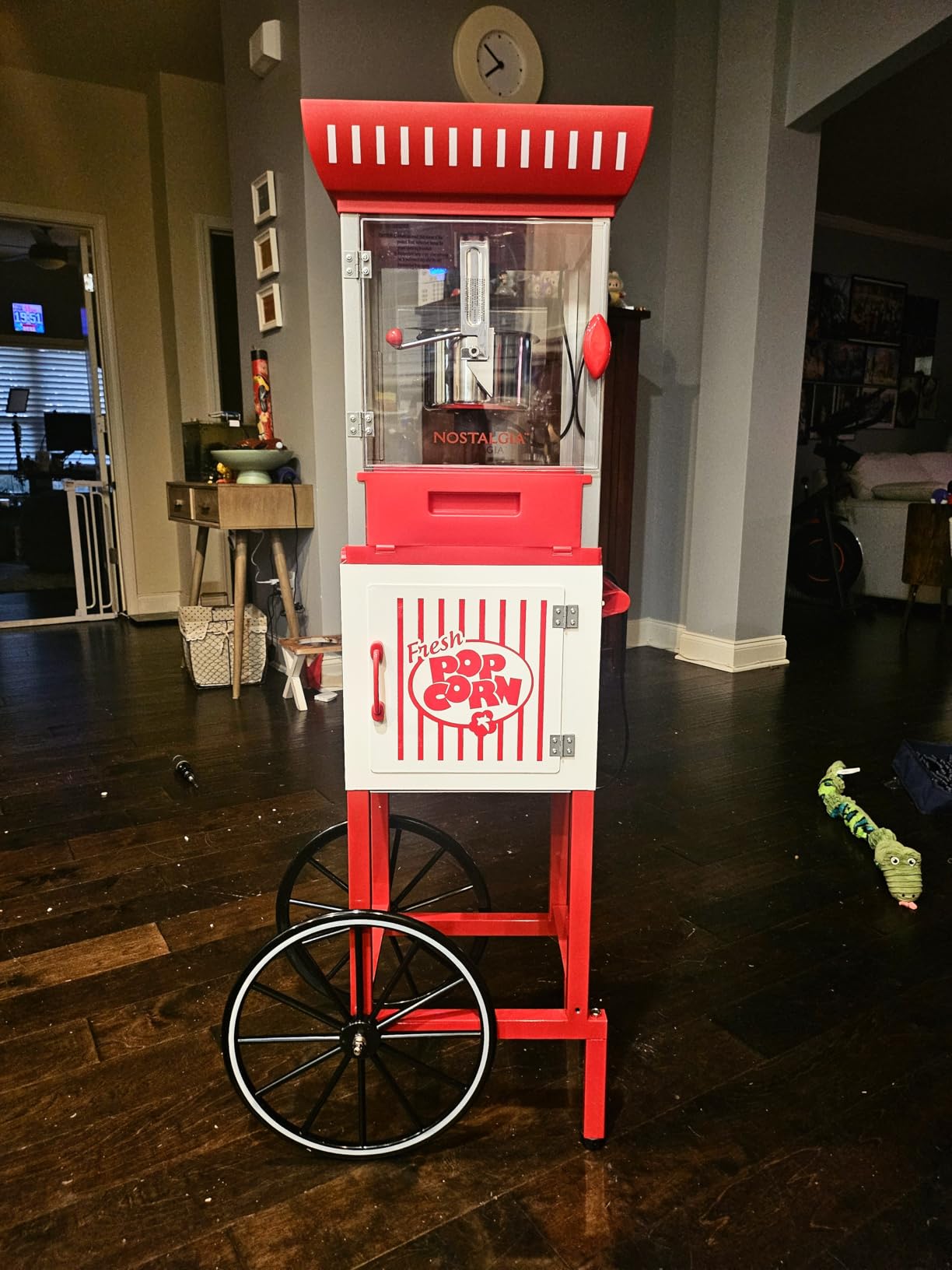 Nostalgia Popcorn Maker Machine - Vintage Theater Style Popcorn Cart With 2.5oz Stainless Steel Kettle, Makes Up To 10 Cups Easily - Bring Home the Fun with Theater Style Popcorn Machine-Black customer photo 2