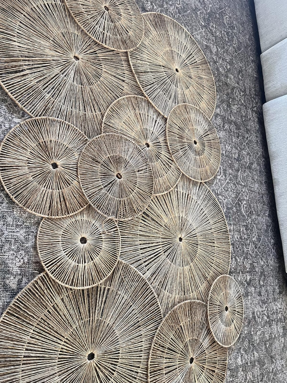 CHI AN HOME Wicker 23 Inch Jute Wall Decor Baskets, Set of 6 Extra Large Woven Jute Wall Plates, Decorative Baskets for Wall Arts, Wall Hanging for Bedroom, Living Room, Office customer photo 2