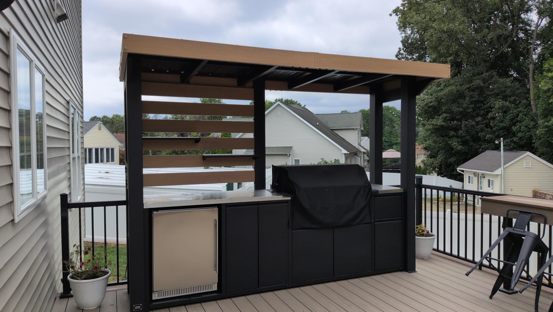 Backyard Discovery Fusion Flame Galvanized Steel Covered Outdoor Kitchen with 5-Burner Stainless, Grill, Refrigerator, Countertop, Storage, and, Roof for All-Season Outdoor Cooking, electric customer photo 2