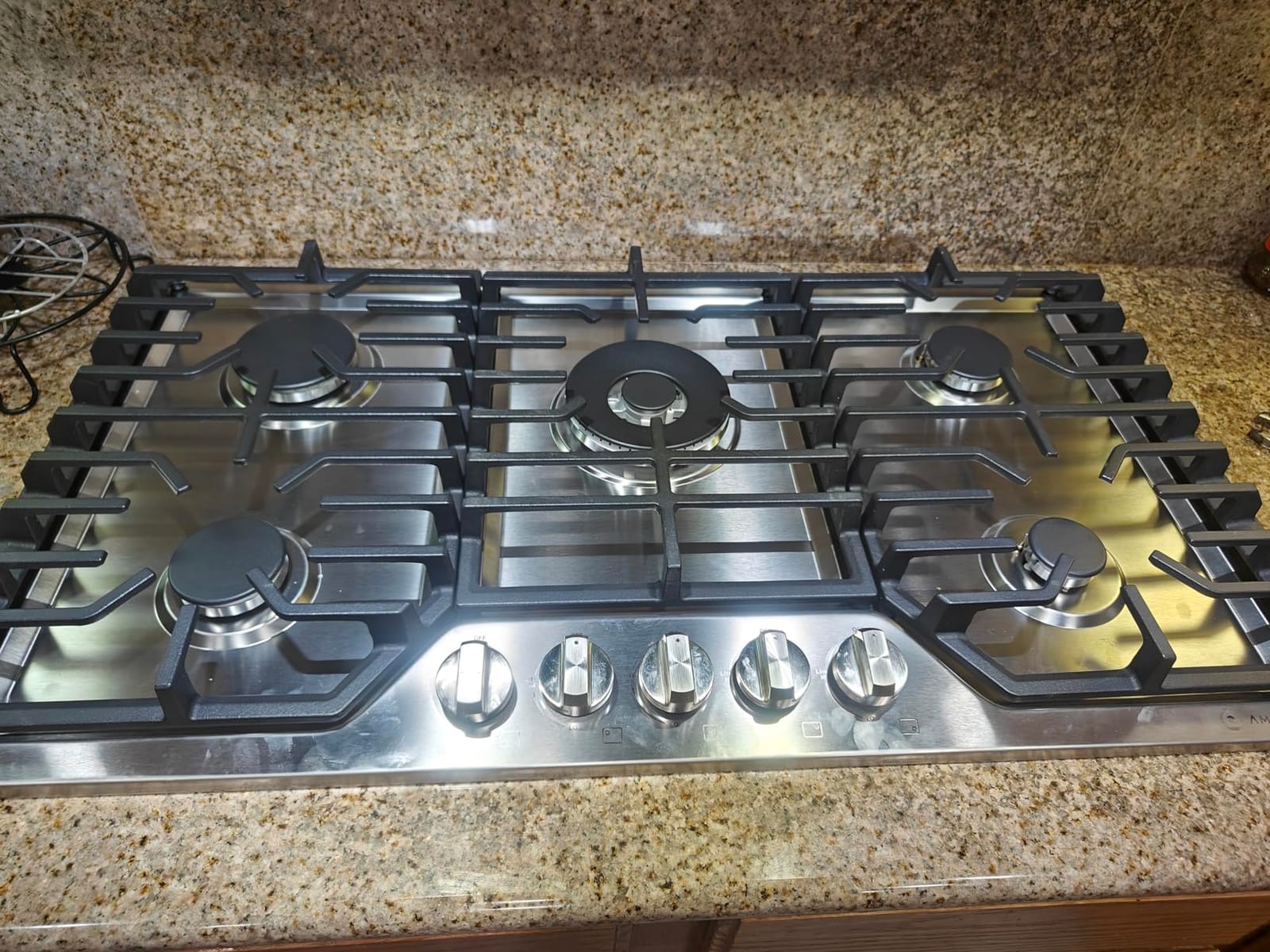 AMZCHEF 36 Inch Gas Cooktop with Griddle, 5 Italy SABAF Sealed Burners | Max 48,300 BTU Built-in Gas Stove Top, 304 Stainless Steel Panel, NG/LPG Convertible, ETL Certified customer photo 1