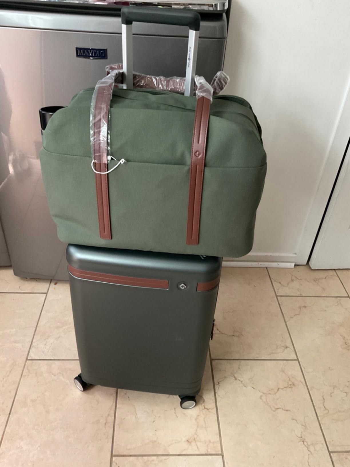 Samsonite Virtuosa Hardside 21 Inch Carry On Luggage - Airline Approved with 360 Spinner Wheels, RightHeight Adjustable Handle, TSA Lock - Expandable Light Polycarbonate Shell - Navy customer photo 1