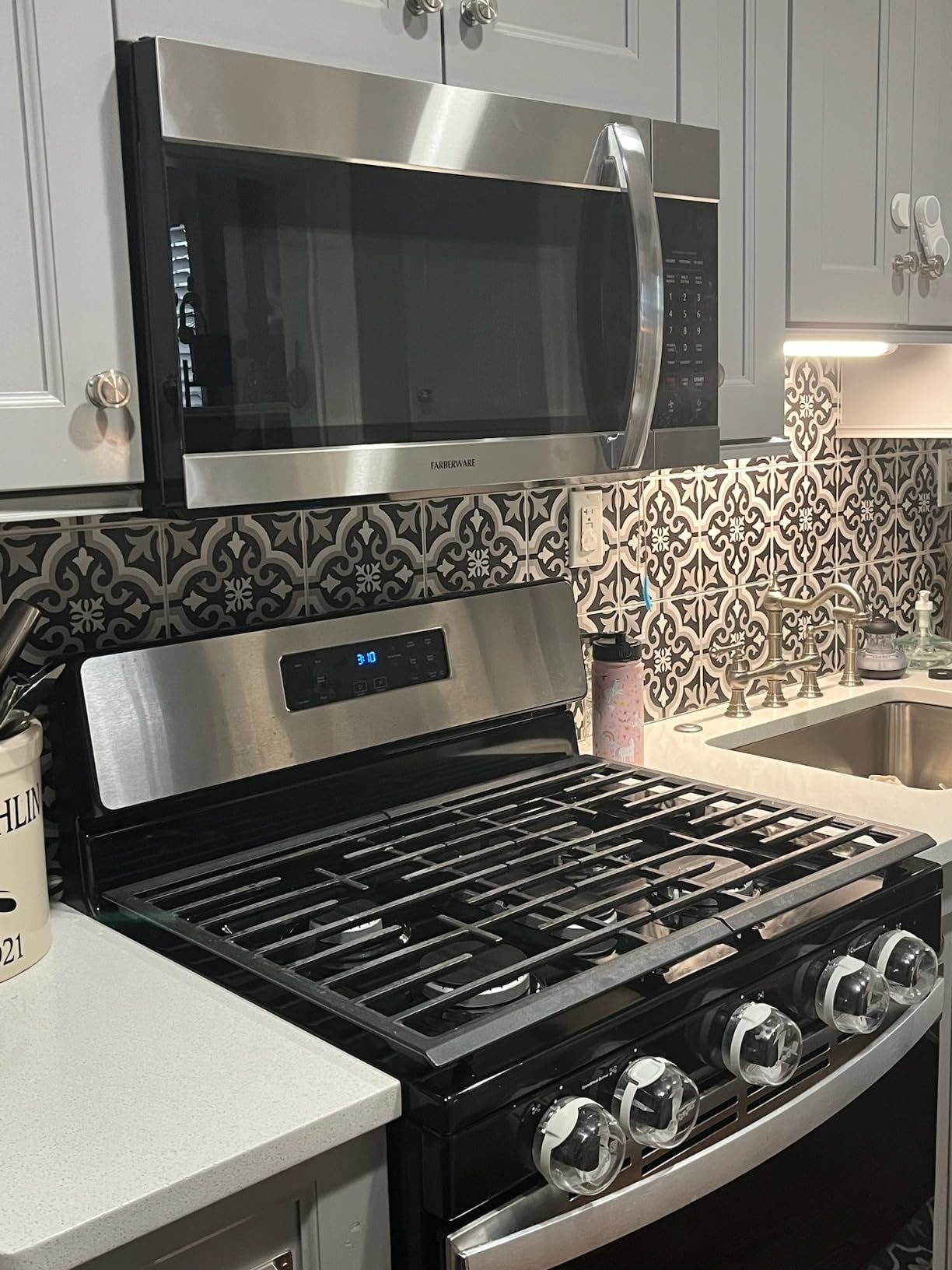 Farberware 1.7 Cu. Ft. Over-the-Range Microwave Oven, 1000 Watts Power, Auto Cook Settings, Defrost, Easy Clean and Child Safety Lock, Stainless customer photo 2