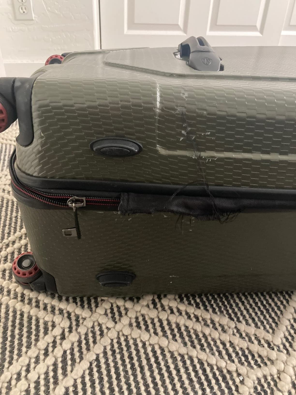 Traveler's Choice Maxporter II Polycarbonate Hardside Trunk with Spinner Wheels, Green, 22-Inch Carry-on customer photo 1