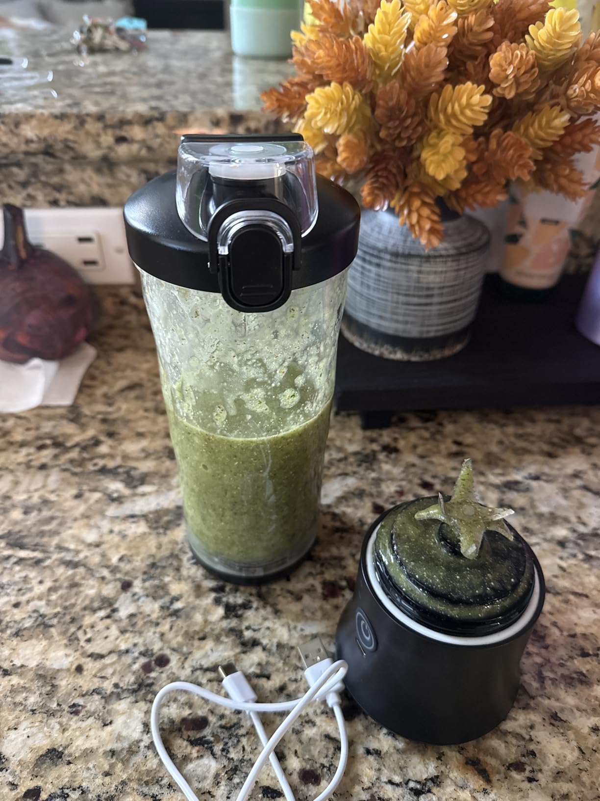 Portable Blender Personal Juicer for Shakes Smoothies with Insulated Sleeve | 20 Oz Electric Protein Shaker Bottle, Travel Lid, USB-C Rechargeable, Mini Small Cordless Blender Cup for Kitchen Travel Gym customer photo 1