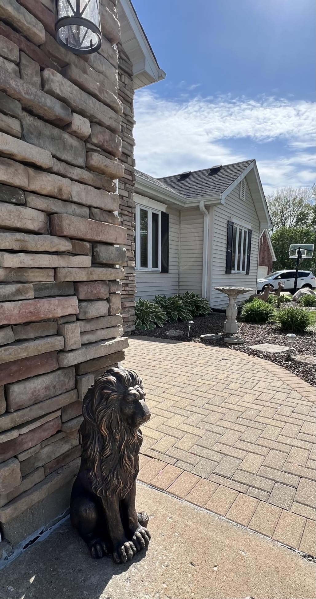 Glitzhome Guardian Sitting Lion Statue Regal Indoor and Outdoor Garden Sculpture for Home Entrance Porch and Yard, 27.75