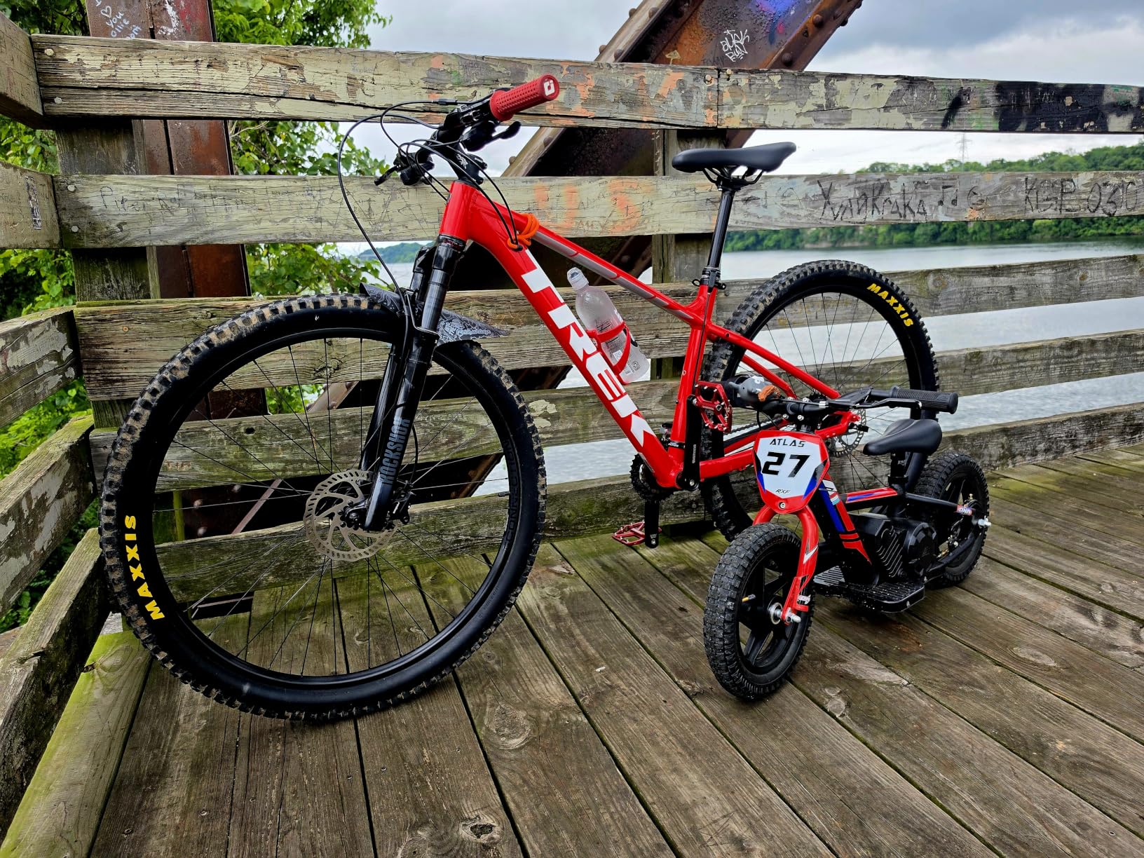 AIII Lightweight Electric Dirt Bike for Kids, 170/340W Electric Motorcycle Up to 10/12MPH, 24V Detachable Battery, Hand-Operated Dual Brakes Electric Balance Bike for Ages 3-6/5-12 customer photo 1