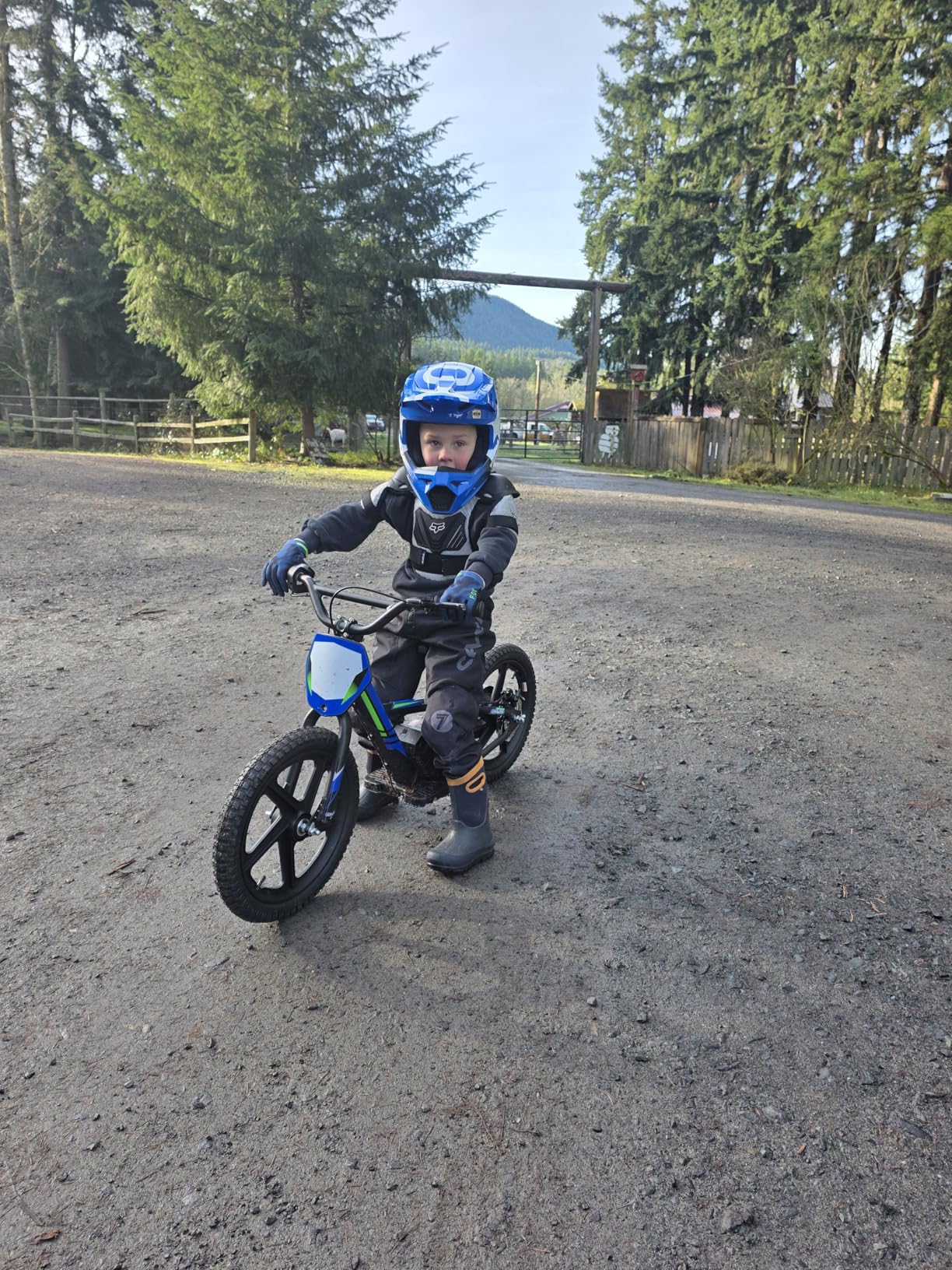AIII Lightweight Electric Dirt Bike for Kids, 170/340W Electric Motorcycle Up to 10/12MPH, 24V Detachable Battery, Hand-Operated Dual Brakes Electric Balance Bike for Ages 3-6/5-12 customer photo 2