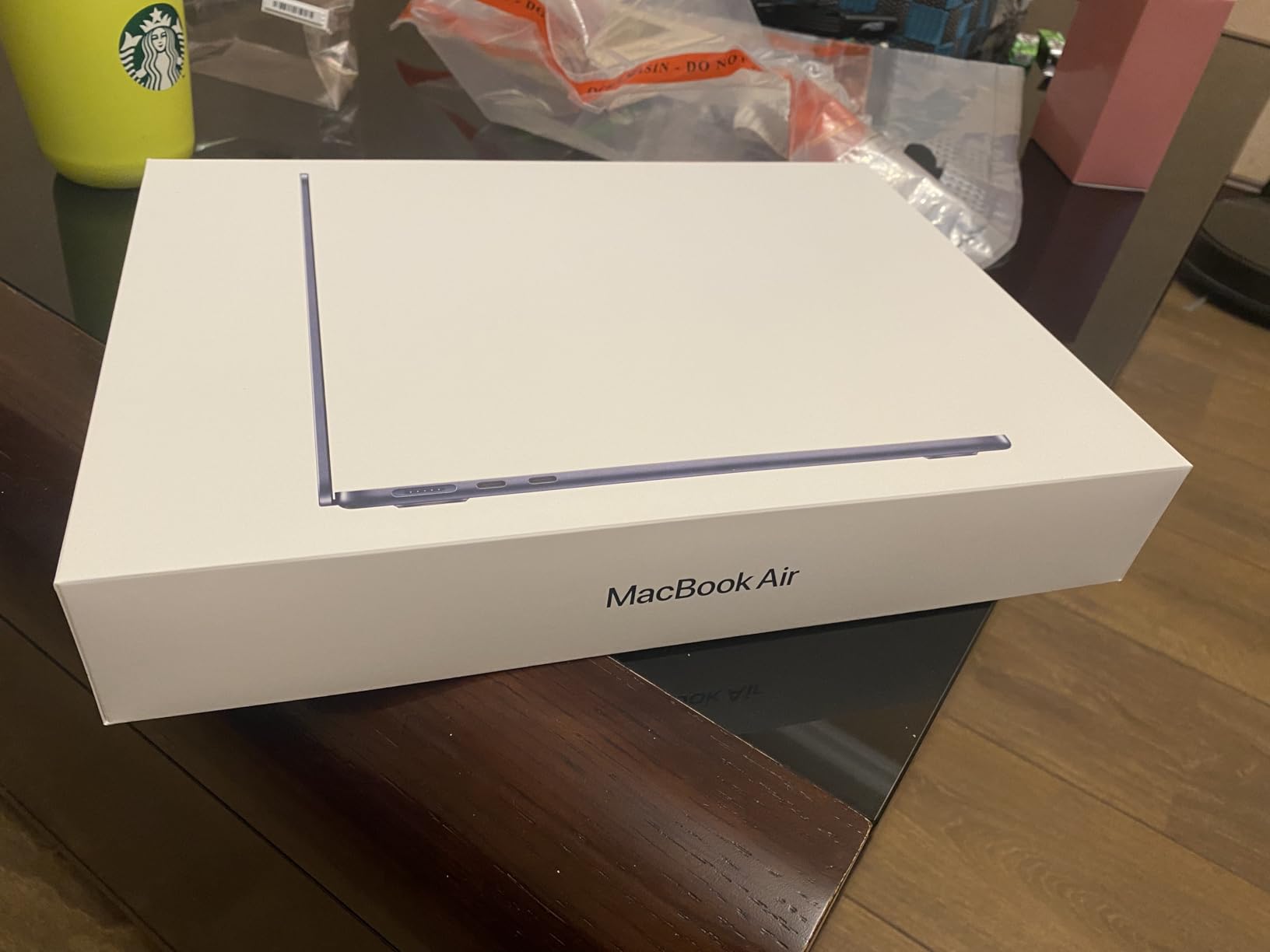 Apple 2024 MacBook Air 13-inch Laptop with M3 chip: Built for Apple Intelligence, 13.6-inch Liquid Retina Display, 16GB Unified Memory, 512GB SSD Storage, Backlit Keyboard, Touch ID; Starlight customer photo 1