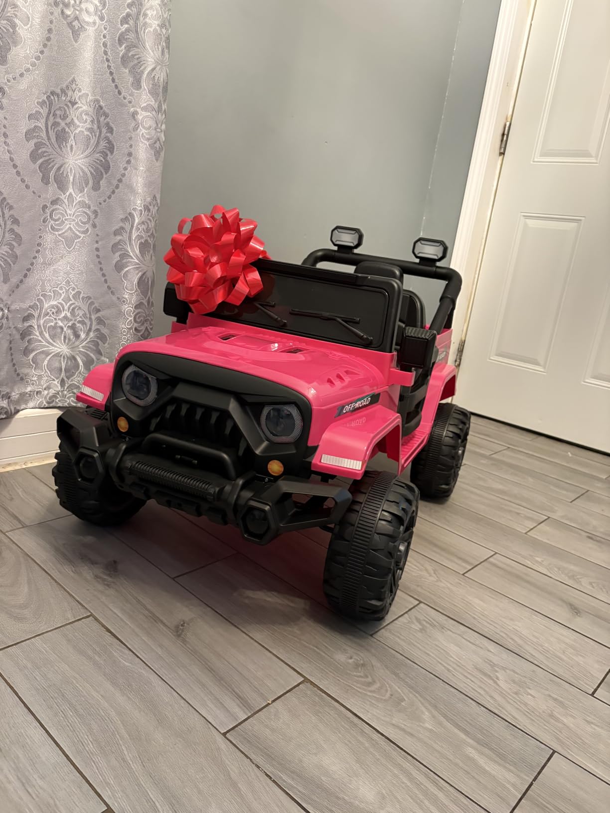 MINIATURE MOTORS 12V Kids Electric Ride on Truck Car Remote Control, Twin 35W Motors 3.5MPH Max Speed, Bluetooth Music Player, 4 Wheels Suspension LED Lights Safety Belt, Gift for Boys & Girls-Black customer photo 2
