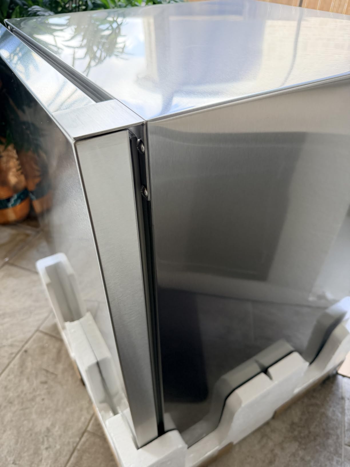 21 Inch Outdoor Refrigerator, Weather Proof Stainless Steel Beverage Beer Cooler Under Counter Fridge, Indoor/Outdoor Refrigerator with 3 Shelves for Patio Kitchen and Commercial Use customer photo 2