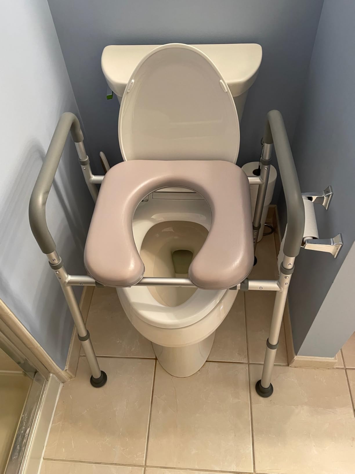 HOMLAND Toilet Seat Riser for Seniors with Adjustable Height & Width, 400lb, Padded Seat, Durable Aluminum Frame customer photo 1