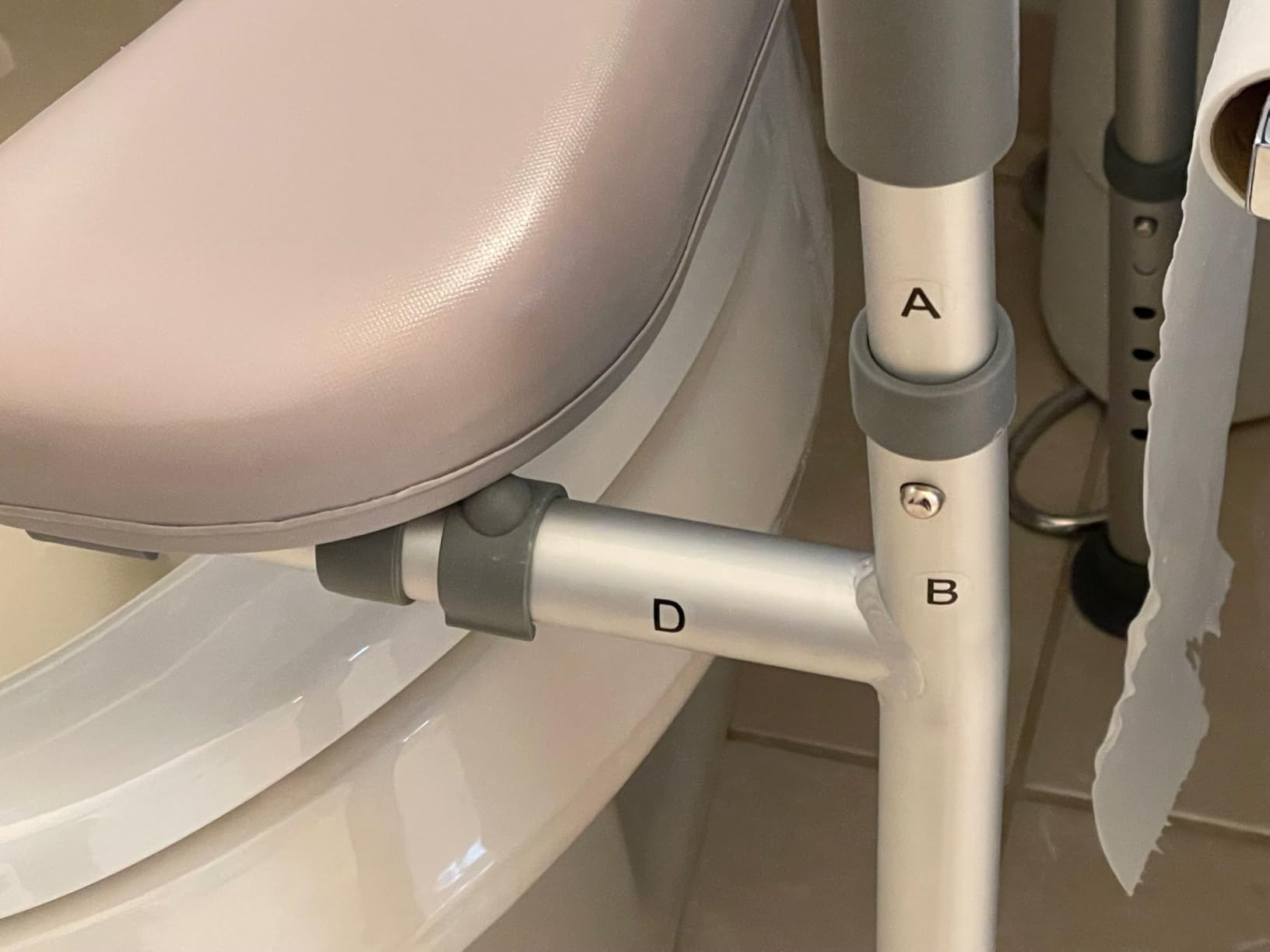 HOMLAND Toilet Seat Riser for Seniors with Adjustable Height & Width, 400lb, Padded Seat, Durable Aluminum Frame customer photo 2