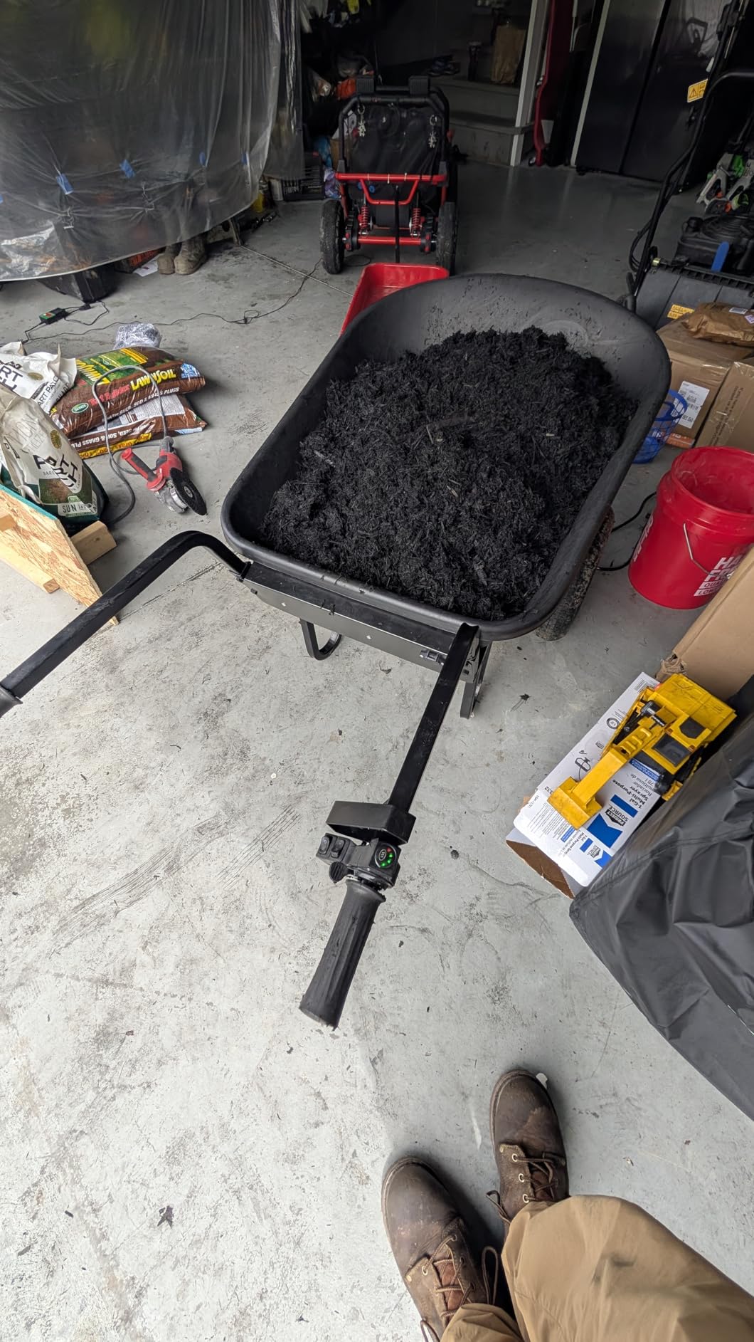 Electric Powered Wheelbarrow 350 LBS Capacity and 6 Cu FT Poly Tray 8 Hour Battery Life customer photo 2