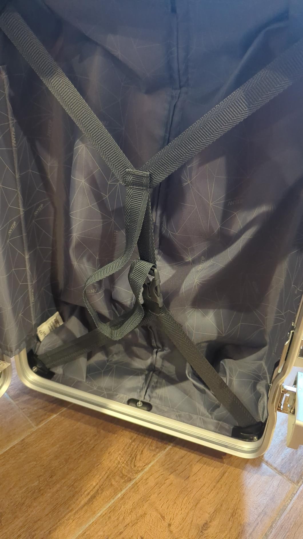 AnyZip Luggage PC+ABS Aluminum Frame Zipperless Checked Luggage Hard Shell Suitcase with TSA Lock Double Spinner Wheels 24 Inch Silver customer photo 2