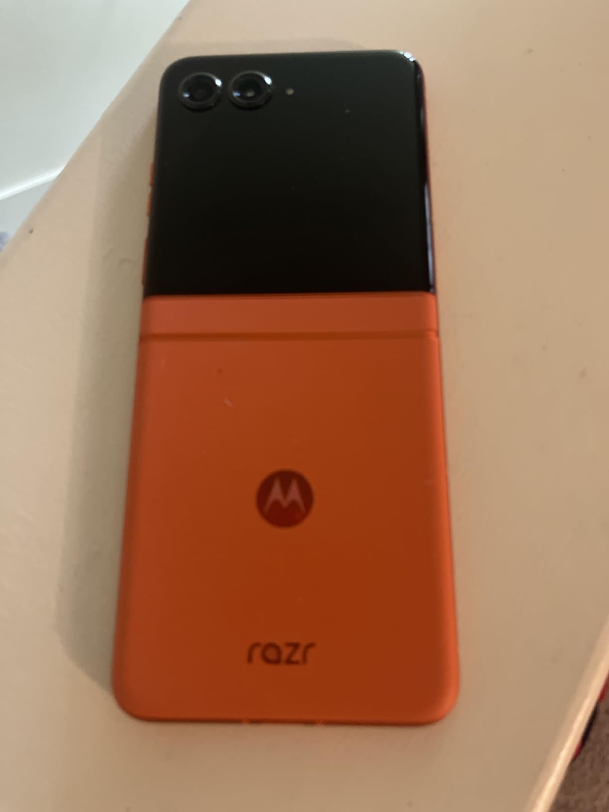 Motorola razr | 2024 | Unlocked | Made for US 8/256GB | 50MP Camera | Beach Sand customer photo 1
