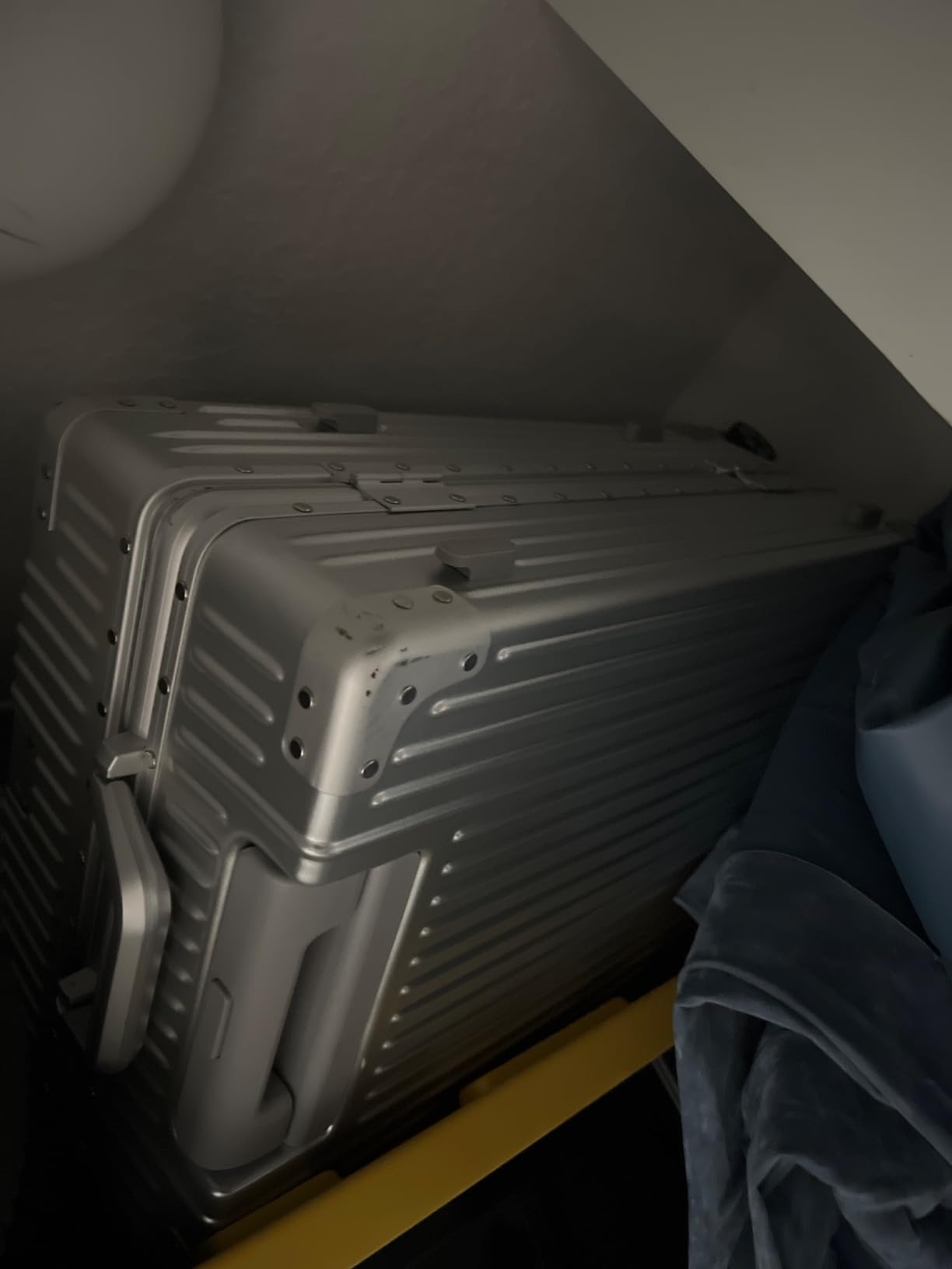 HotWay Zipperless Suitcase with Aluminum Frame, Checked In 24 Inch, Silver customer photo 1