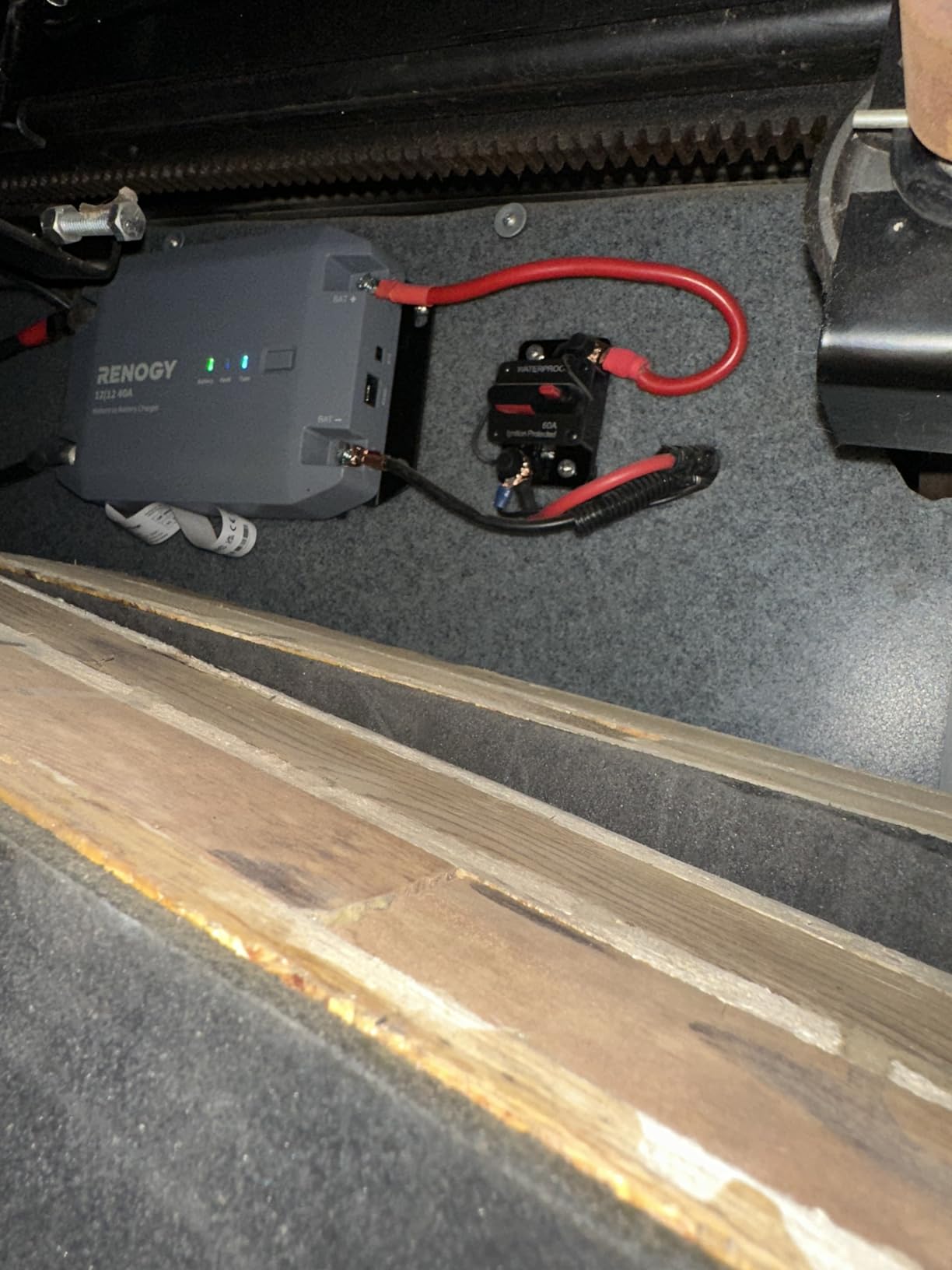 Renogy 40A DC-DC Battery Charger 12V Multi-Stage for Lithium/AGM/Gel | 94% efficiency, alternator powered, Smart 3-stage, Li activation, over/short/thermal protection, smart alternator ready for RVs customer photo 1