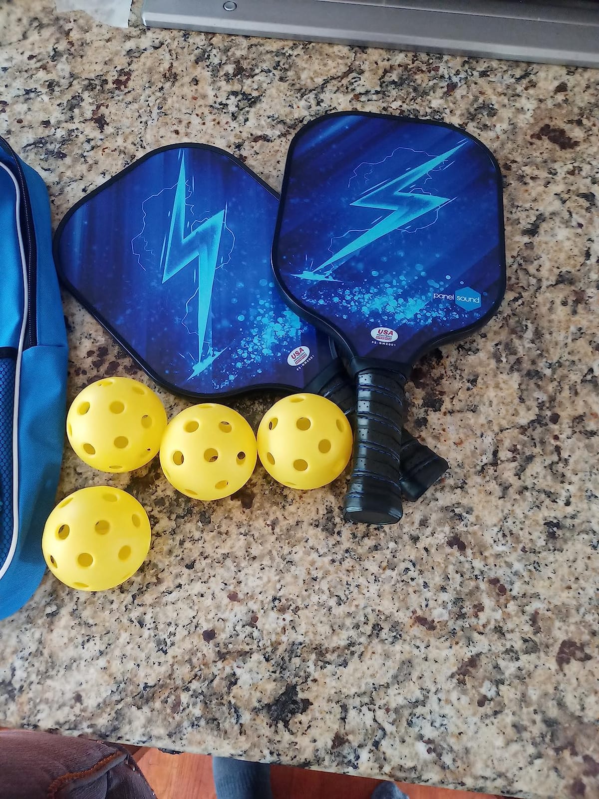 Pickleball Paddles Set of 2 or 4, USAPA Approved Fiberglass Pickleball Racket Set with 4 Outdoor Pickleballs and 1 Carrying Case customer photo 1