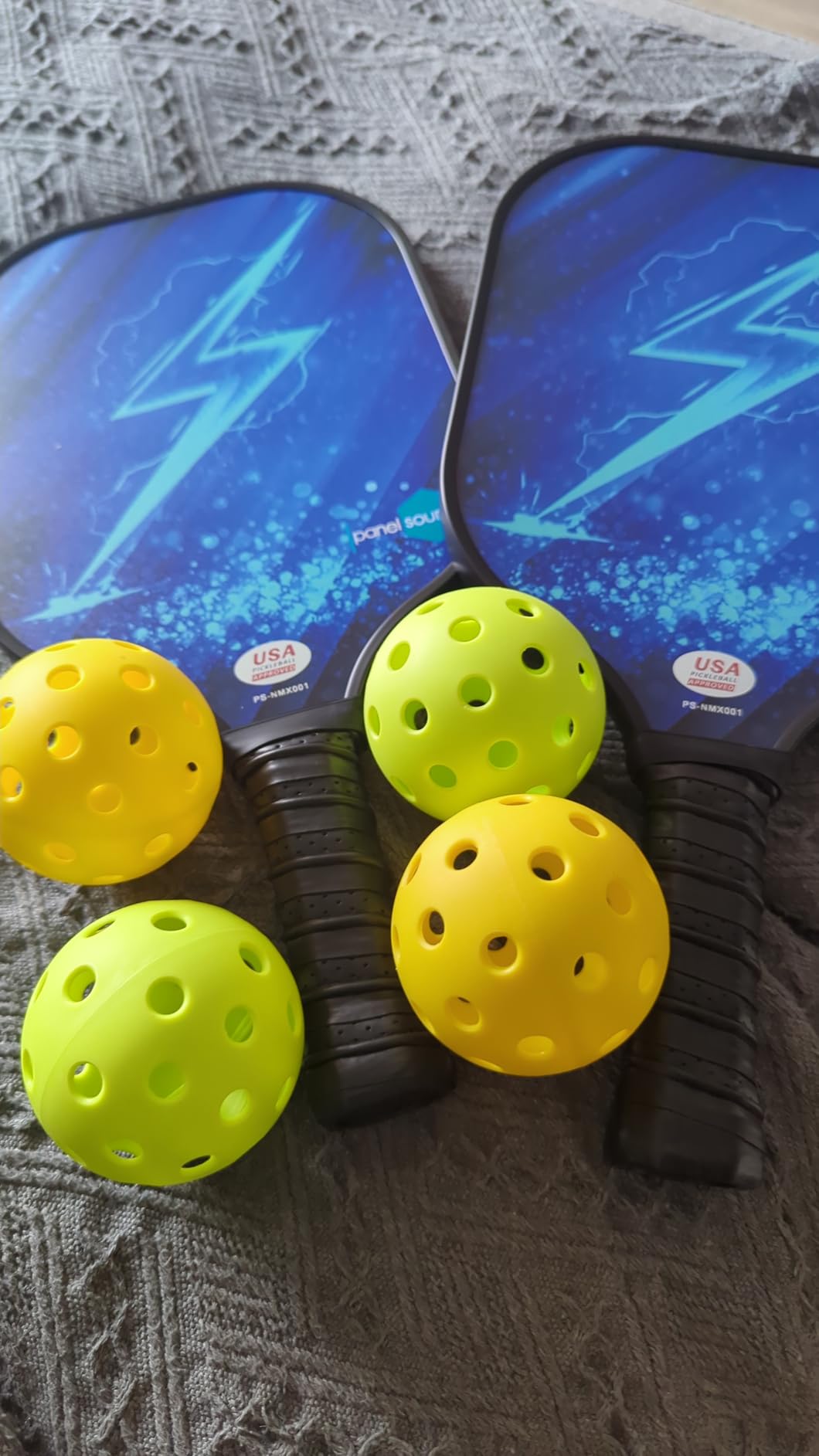Pickleball Paddles Set of 2 or 4, USAPA Approved Fiberglass Pickleball Racket Set with 4 Outdoor Pickleballs and 1 Carrying Case customer photo 2
