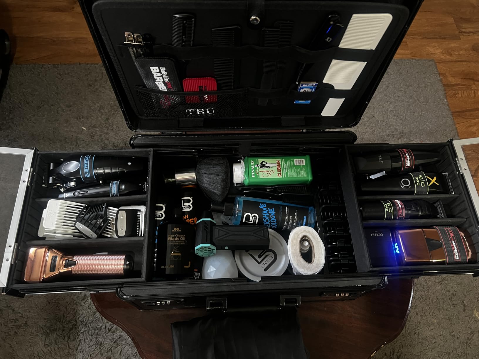 Yueieoun Barber Case 6 Clippers Sliding Tray, Profesional Barbers Briefcase Tool Case, Barber Cases for Clippers and Supplies, Hair Scissors Trimmer Organizer, Salon Hair Grooming Hard Travel Suitcase customer photo 1