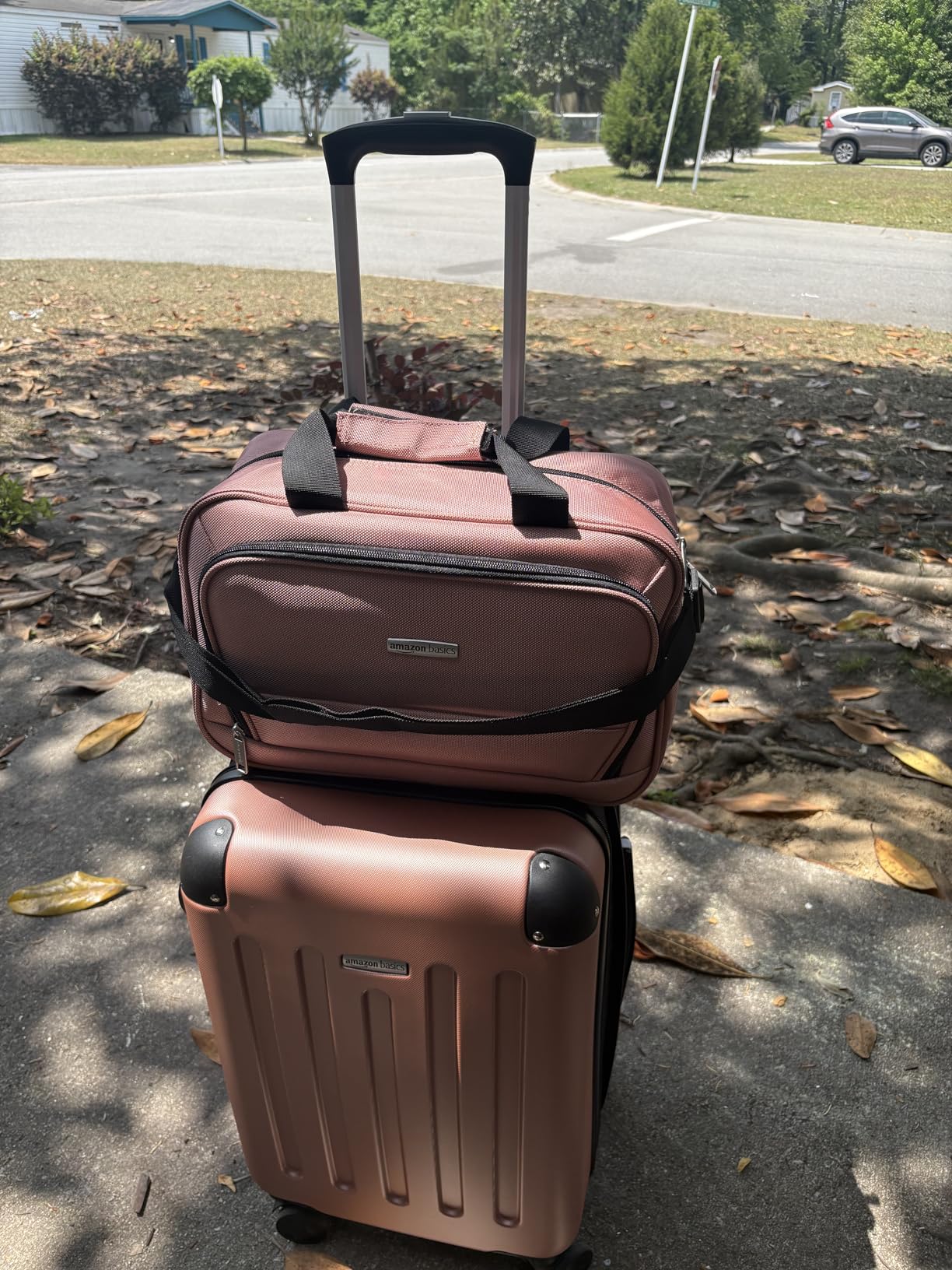 Amazon Basics 4-Piece Luggage Set, Hardside Spinner Suitcases with Multidirectional Wheels (22