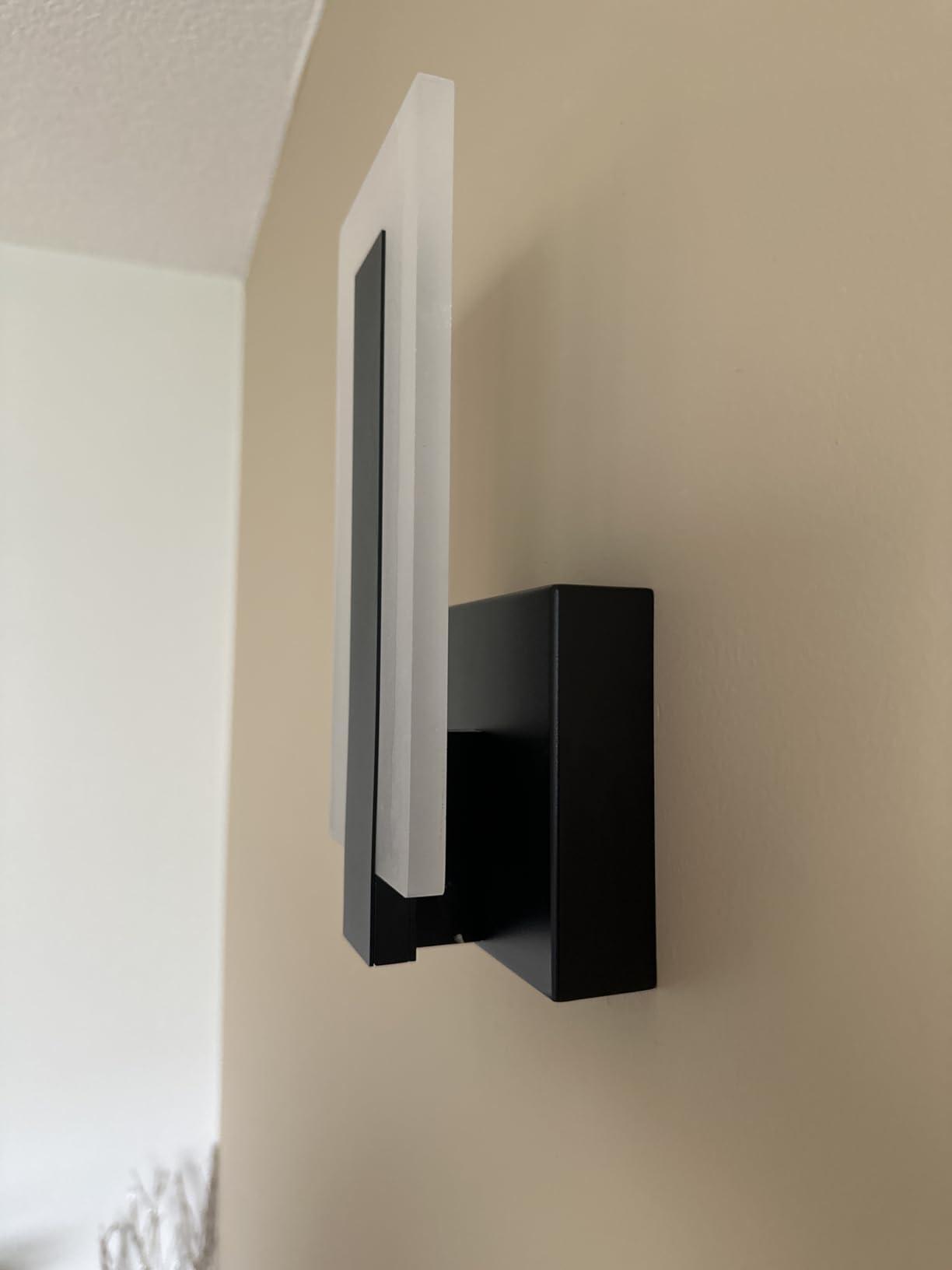 Joosenhouse Modern LED Wall Sconces Up and Down Wall Mount Light Black 3000K Warm White Wall Lights Set of 2, Indoor Wall Lighting for Hallways, Bedrooms, Hallways, Living Room Indoor Wall Lights customer photo 1