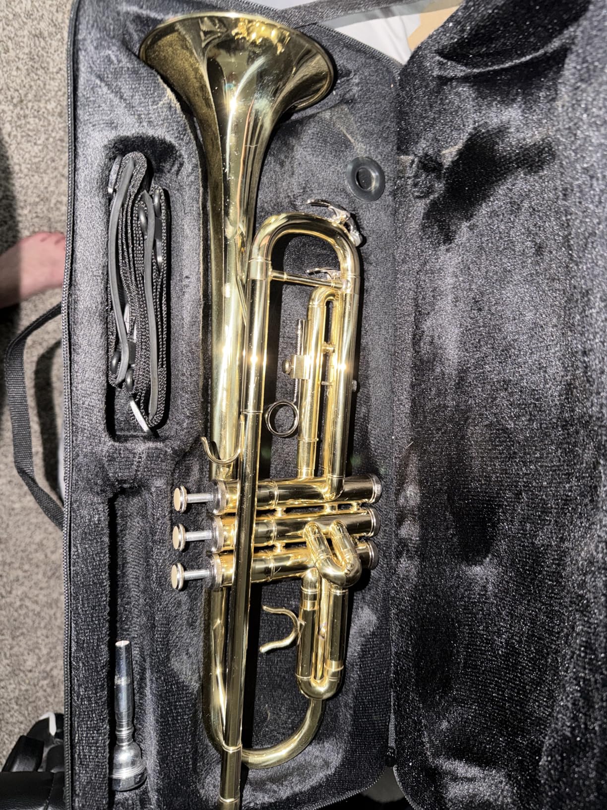 Yinfente Bb Standard Trumpet Set for Beginner or Advance Student, Brass Student Trumpet Instrument With Hard Case, 7C Mouthpiece, Cleaning Kit, White Gloves Gold customer photo 1
