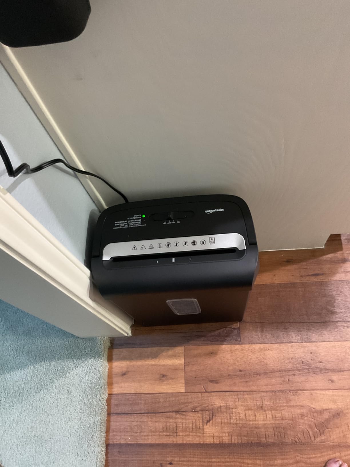 Amazon Basics 6-Sheet High Security Micro Cut Paper and Credit Card Shredder, 3.7 Gallon, Handles Staples, Compact Design for Home, Black customer photo 1