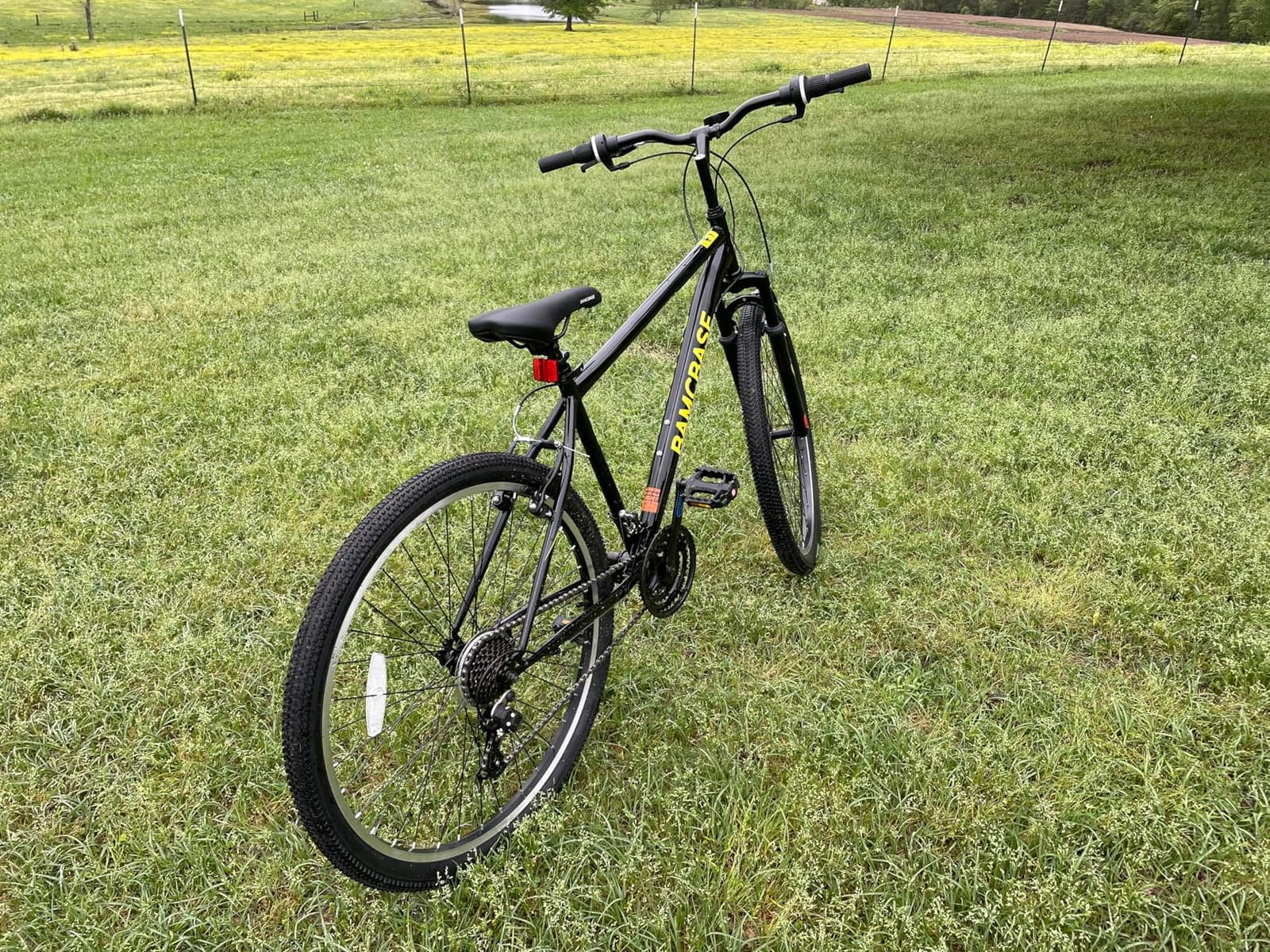 HILAND 26 27.5 29 Inch Mountain Bike, Mens and Womens MTB with 21 Speeds, High-Tensile Steel Frame, V Brake, Hardtail Bicycle for Adults customer photo 2