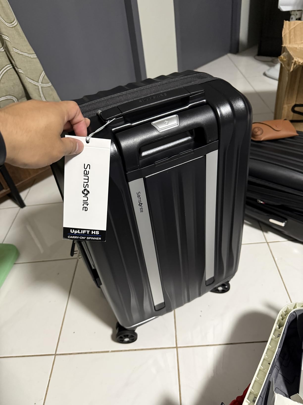 Samsonite UpLIFT Large Checked Hardside Luggage with Spinner Wheels - Airline-Approved, TSA Lock, Adjustable Handle System - Polycarbonate Hard Suitcase for Ultra Lightweight Travel - Phantom Black customer photo 2