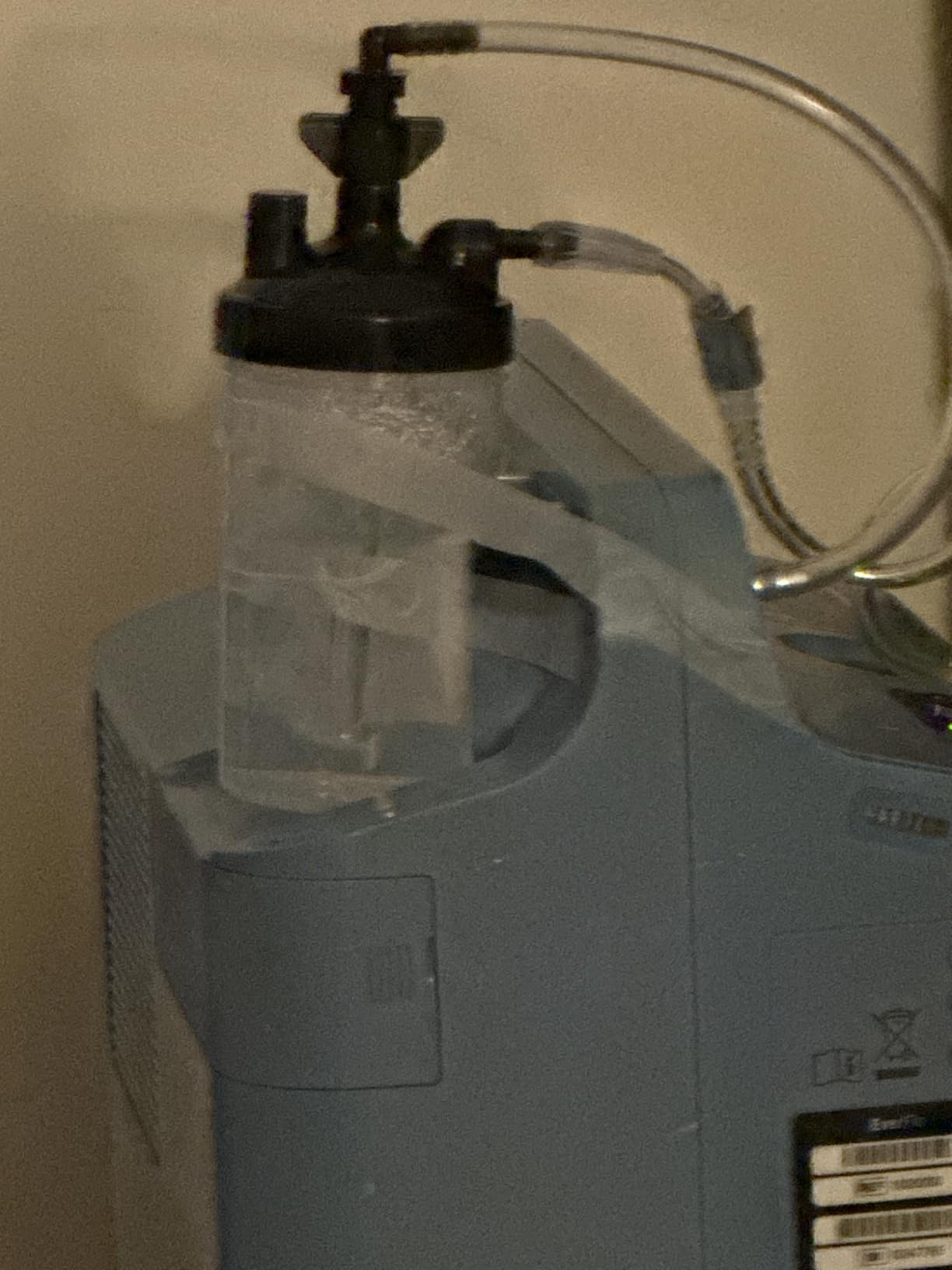 Oxygen Humidifier Bottle for Oxygen Concentrator | 1xOxygen Humidifier Bottle, 1xRight Angle Bottle Elbow and 1x12'' Adapter Tubing, 6 PSI Pressure Relief Valve customer photo 1
