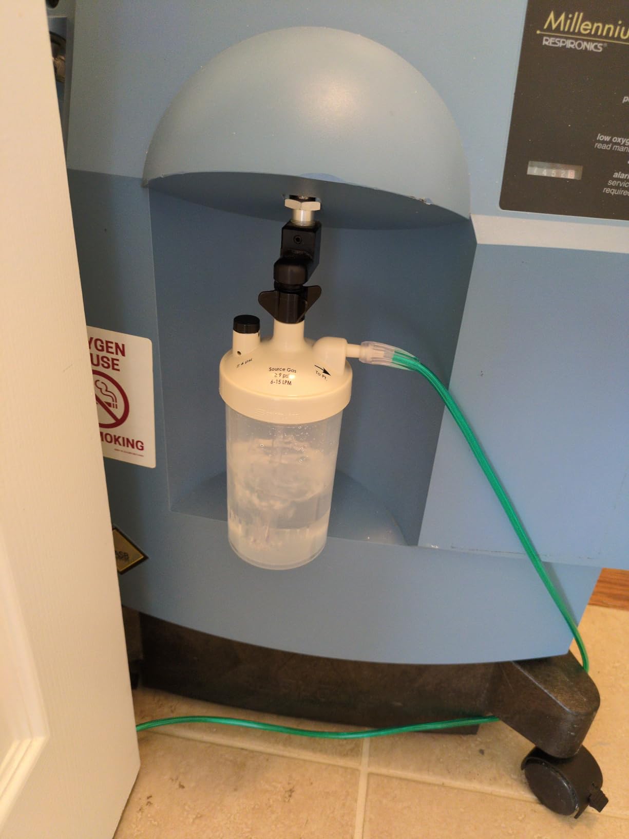 Oxygen Humidifier Bottle for Oxygen Concentrator | 1xOxygen Humidifier Bottle, 1xRight Angle Bottle Elbow and 1x12'' Adapter Tubing, 6 PSI Pressure Relief Valve customer photo 2