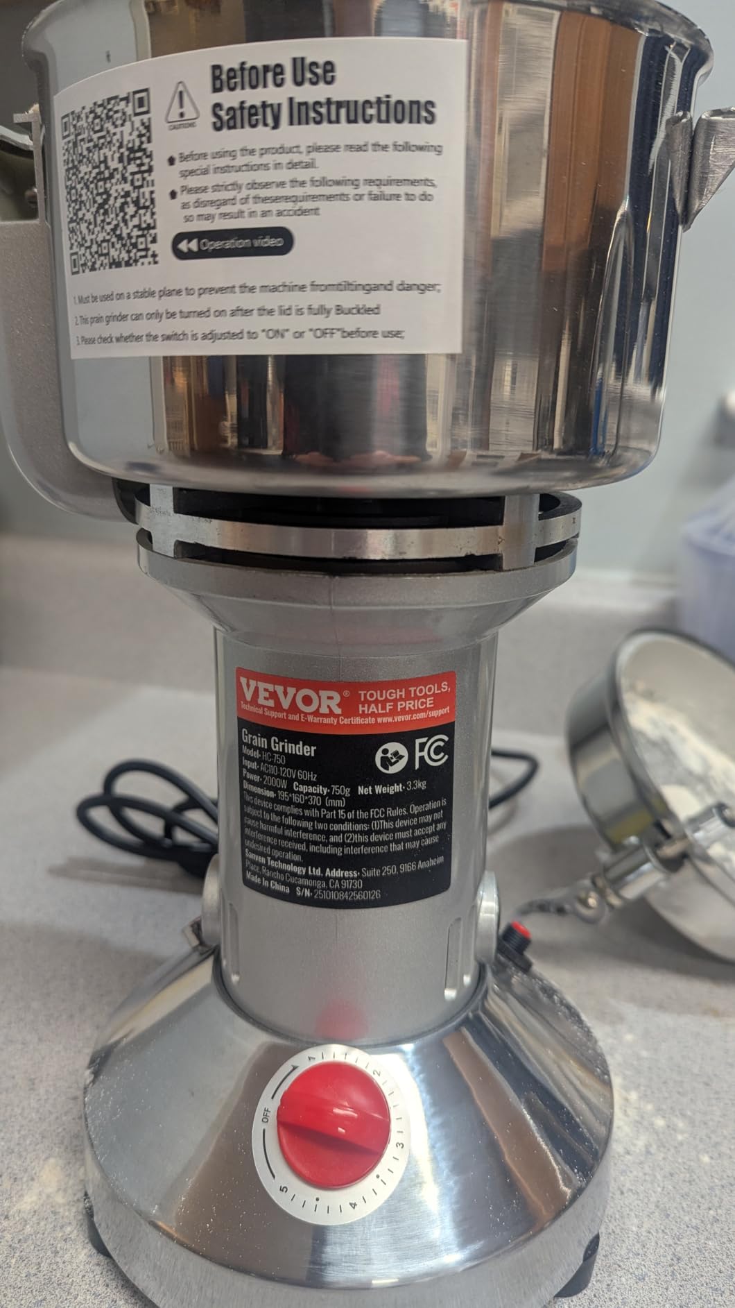 VEVOR 750g Electric Grain Mill Grinder, High Speed 2000W Commercial Spice Grinders, Stainless Steel Pulverizer Powder Machine, for Dry Grains Spices Cereals Coffee Corn Pepper, Straight Type customer photo 1