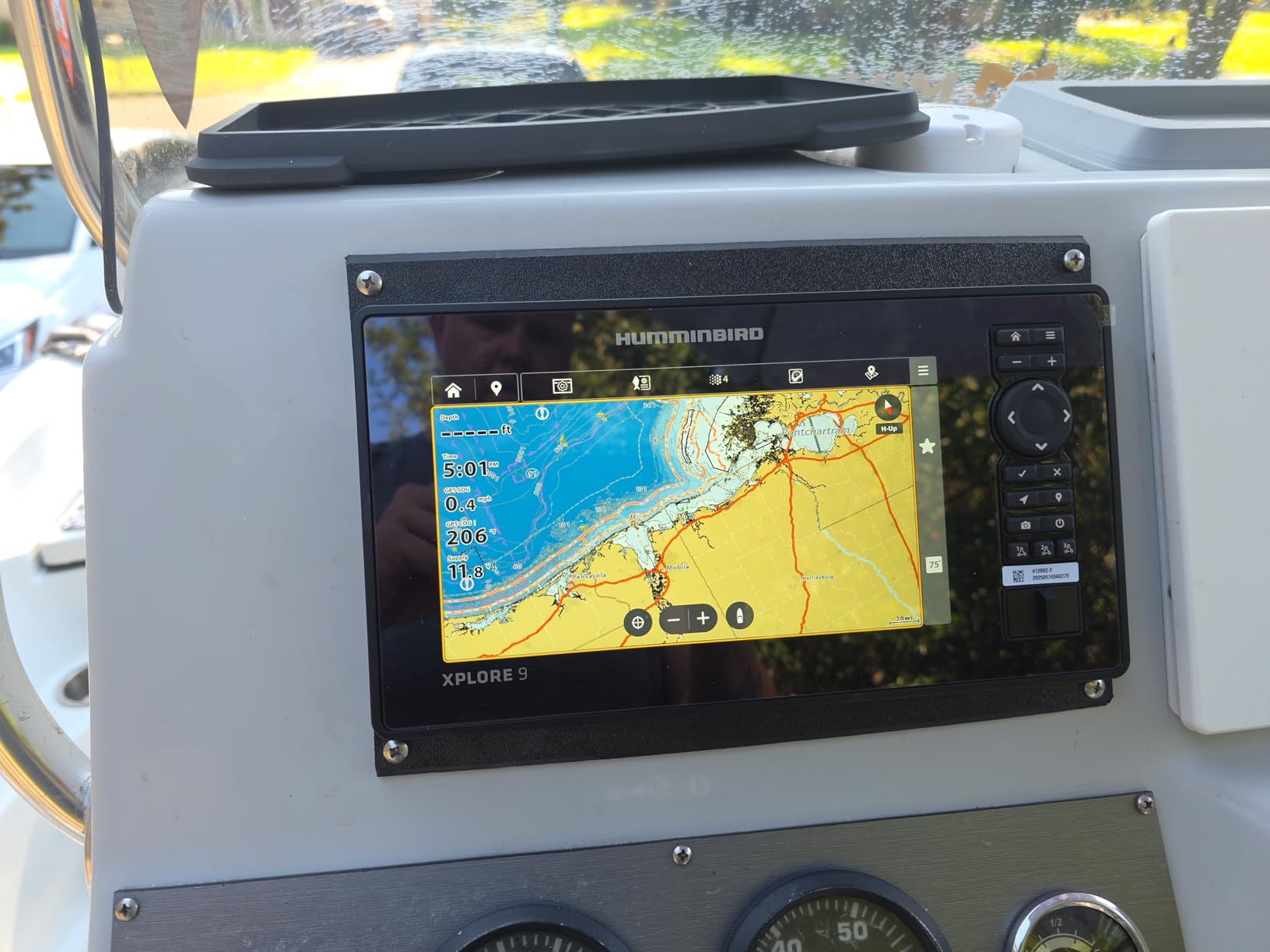 Humminbird XPLORE Series GPS Fish Finder MEGA Side Imaging+ & HD Touchscreen Display customer photo 1